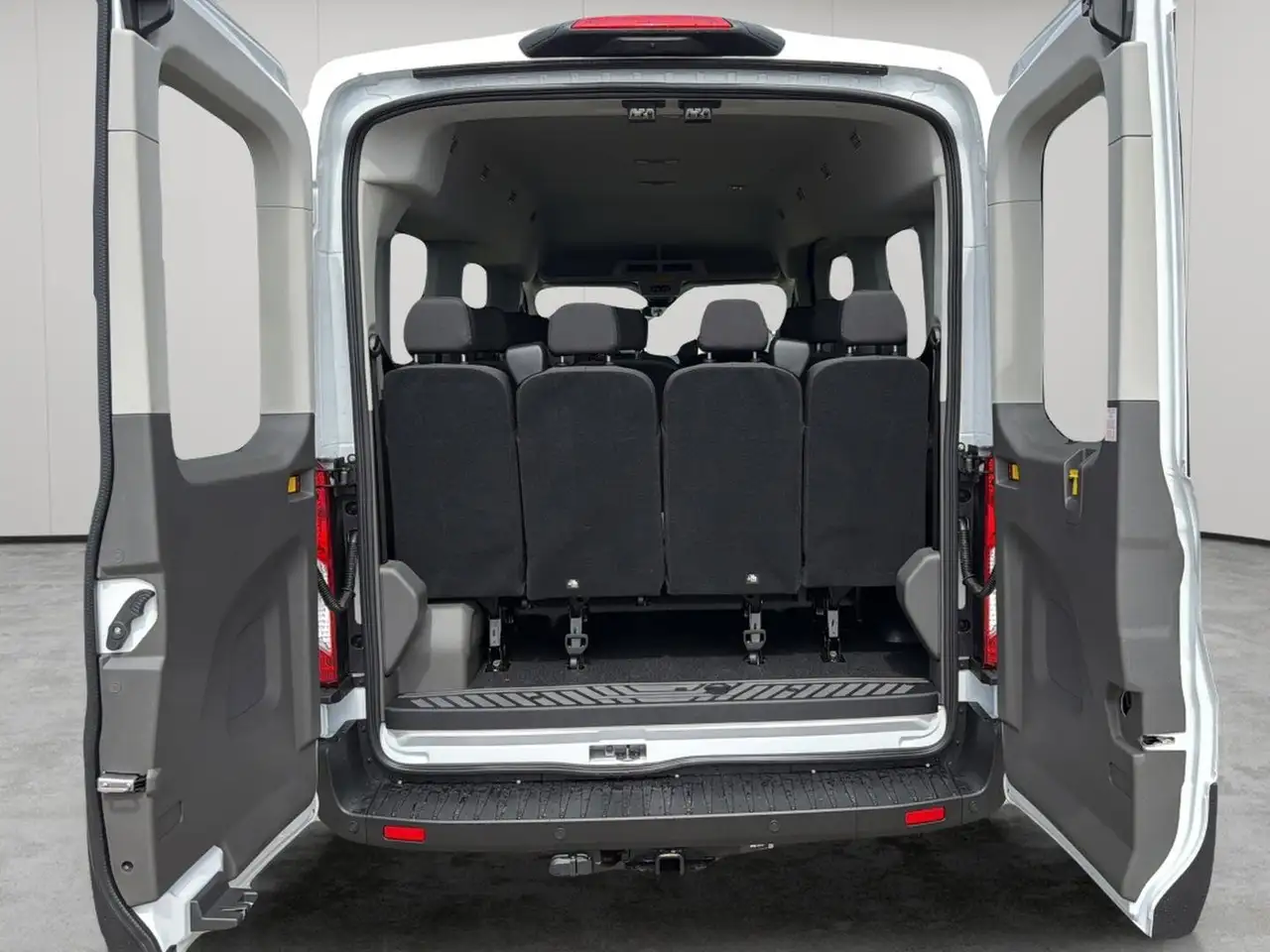 Ford Transit Passenger Wagon снимка Ford Transit Passenger Wagon
