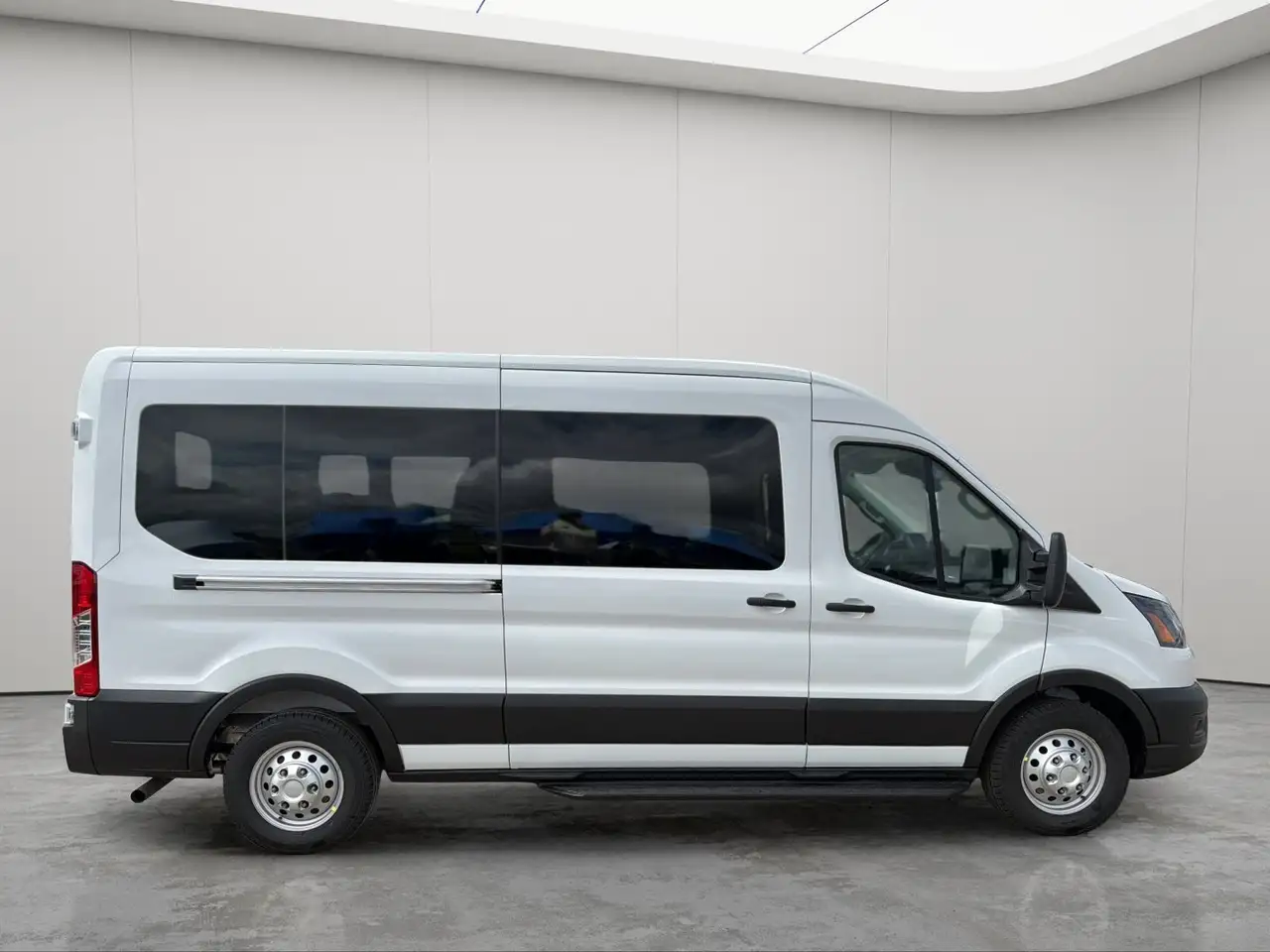 Ford Transit Passenger Wagon снимка Ford Transit Passenger Wagon