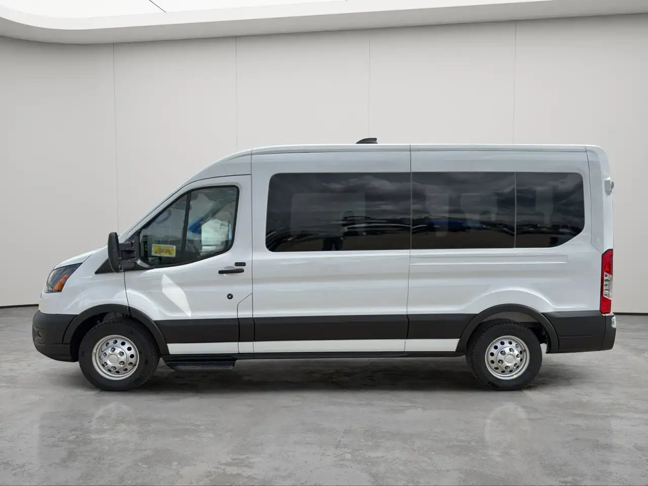 Ford Transit Passenger Wagon снимка Ford Transit Passenger Wagon