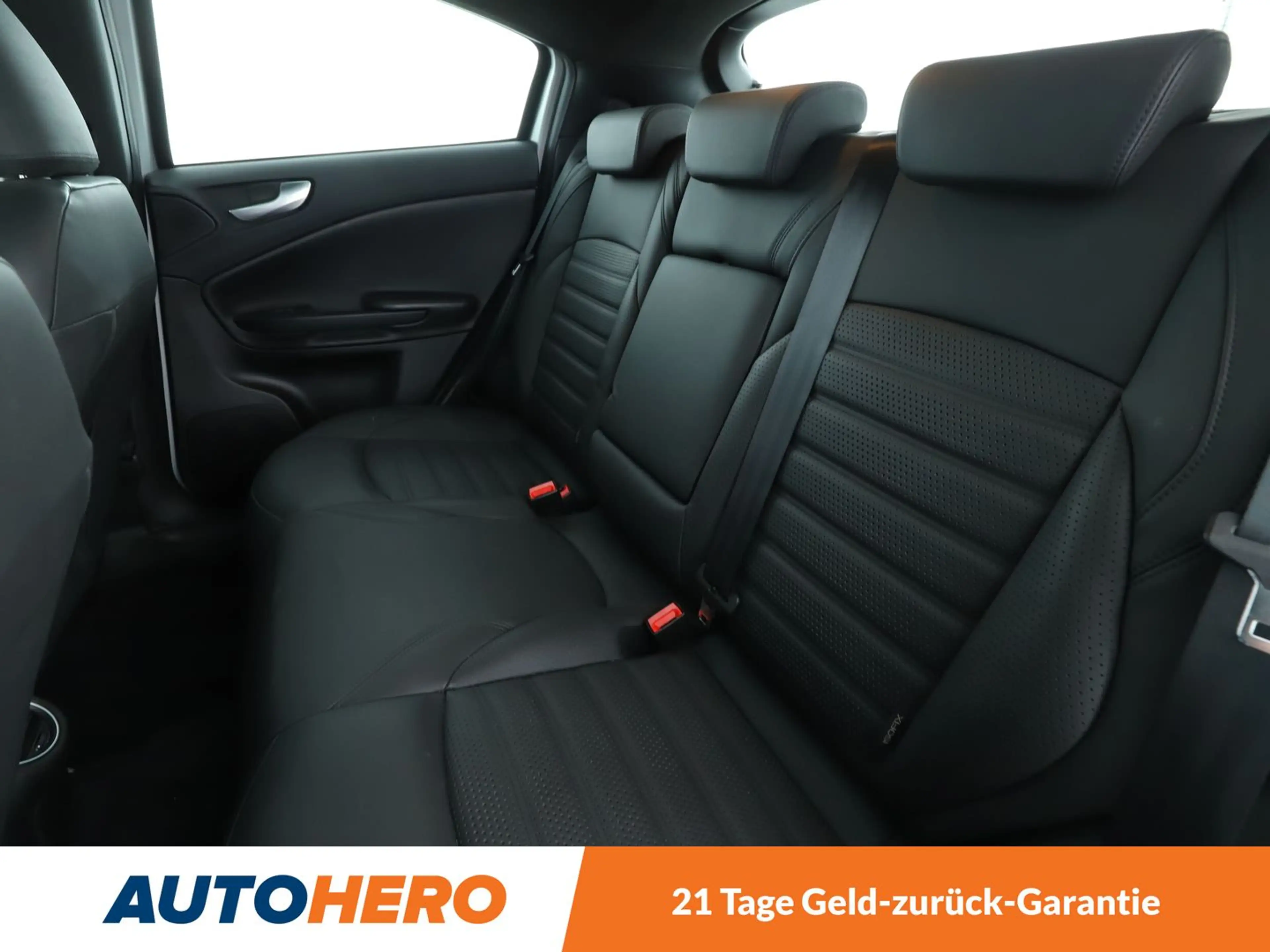 Alfa Romeo Giulietta 1.4 Turbo Super*NAVI*XENON*TEMPO*PDC*SHZ* — photo 14