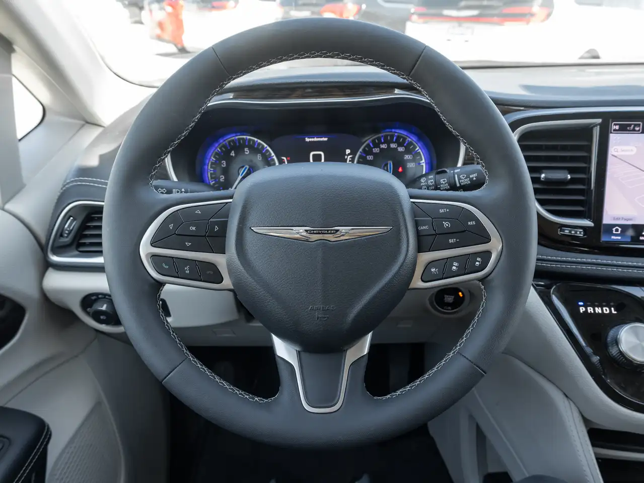 Chrysler Pacifica снимка Chrysler Pacifica