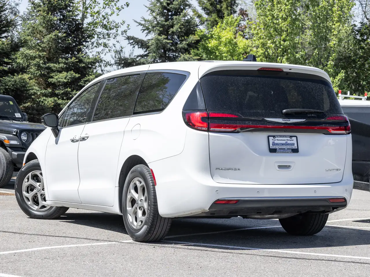 Chrysler Pacifica снимка Chrysler Pacifica