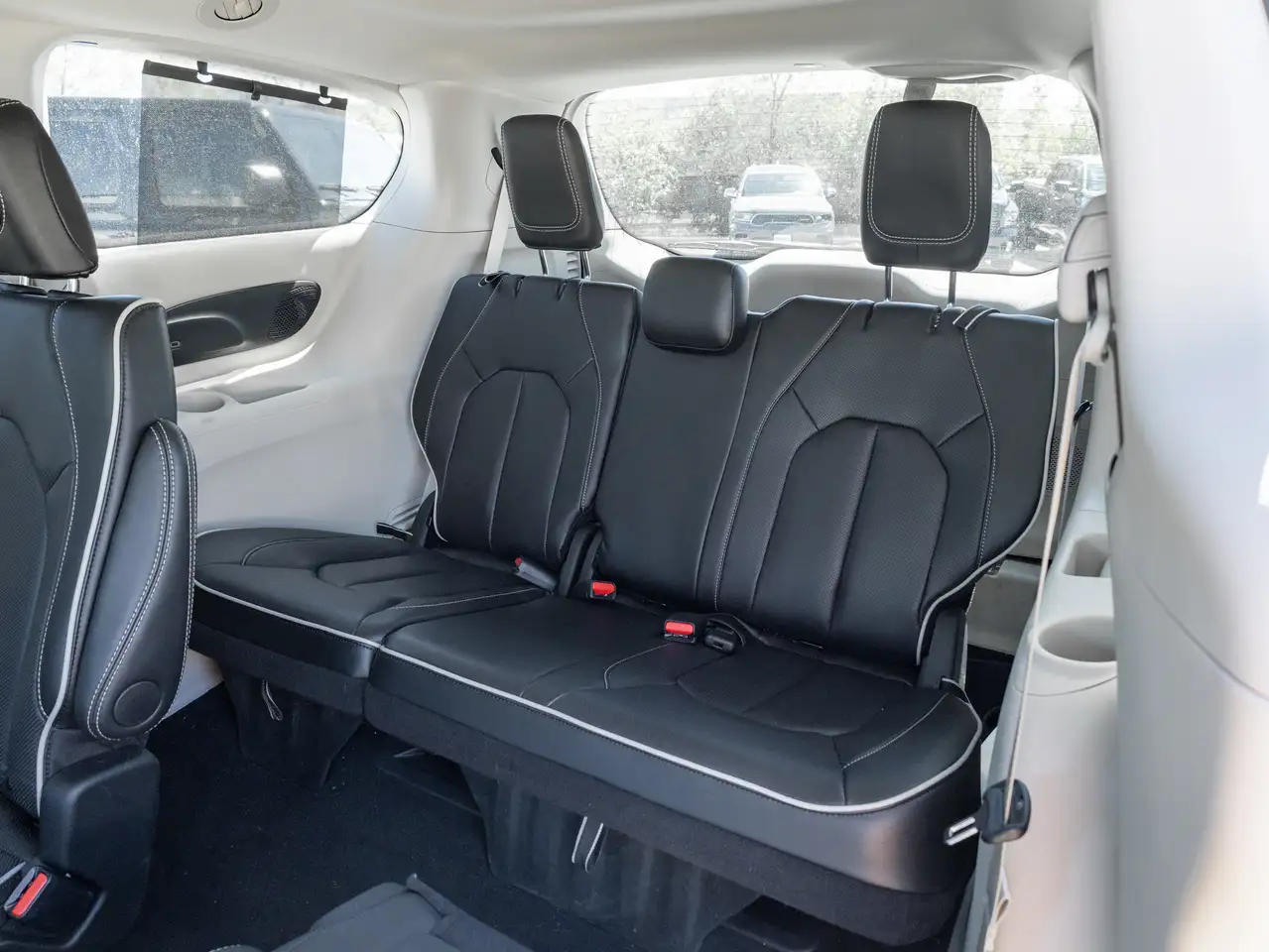 Chrysler Pacifica снимка Chrysler Pacifica