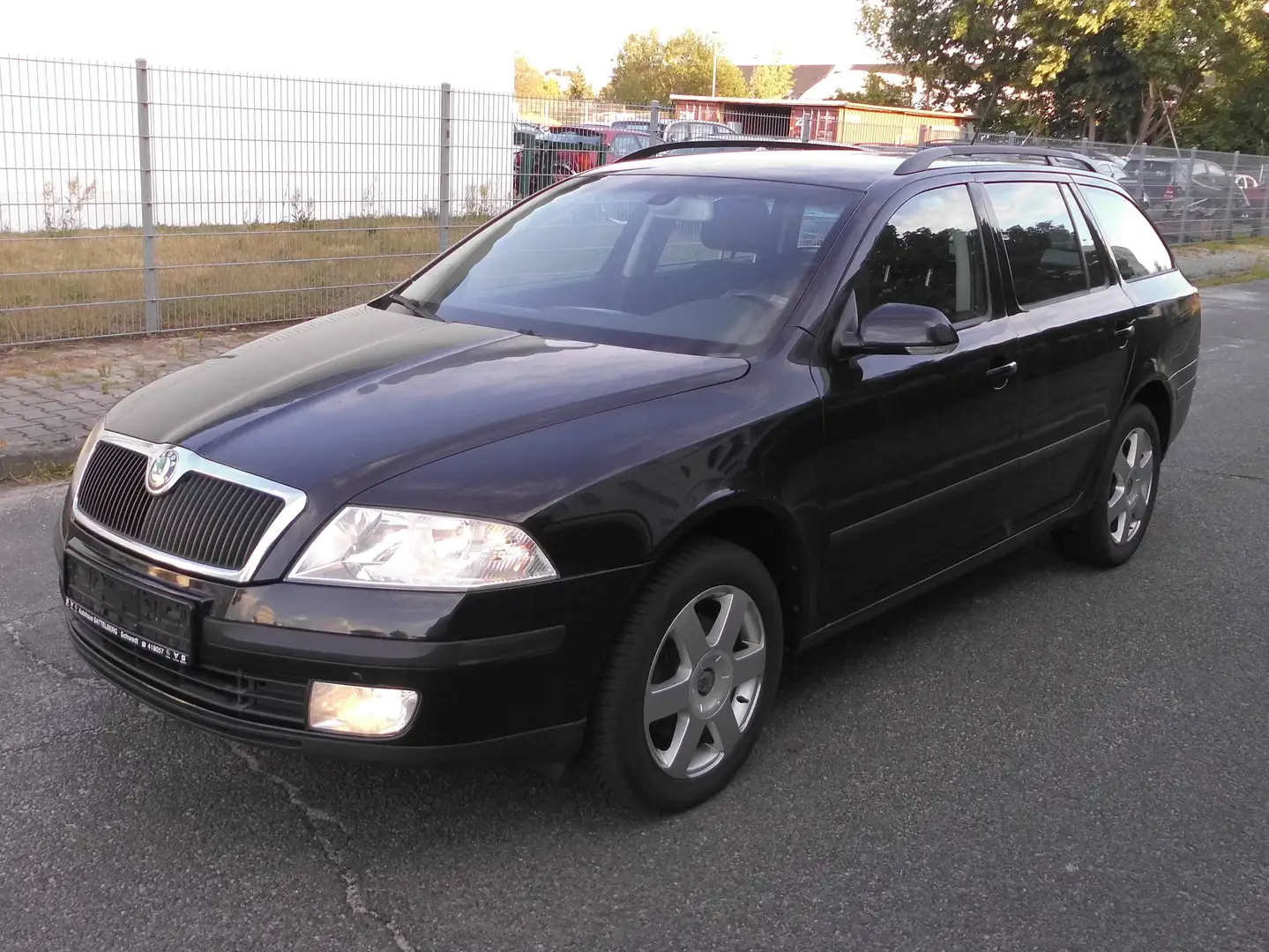 Skoda Octavia Combi 2.0 Elegance,KLIMA,NAVI,TEMPOMAT,SERVIS NEU Schwarz - 2