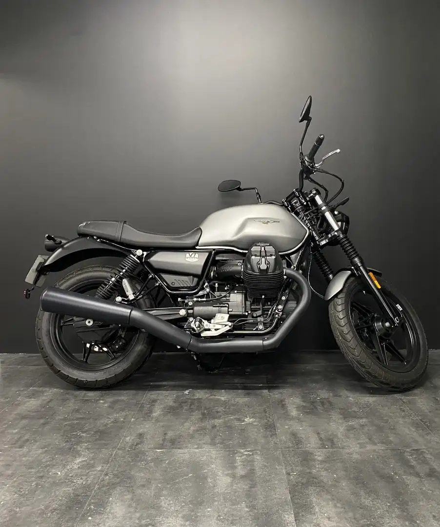 Moto Guzzi V 7 Šedá - 1