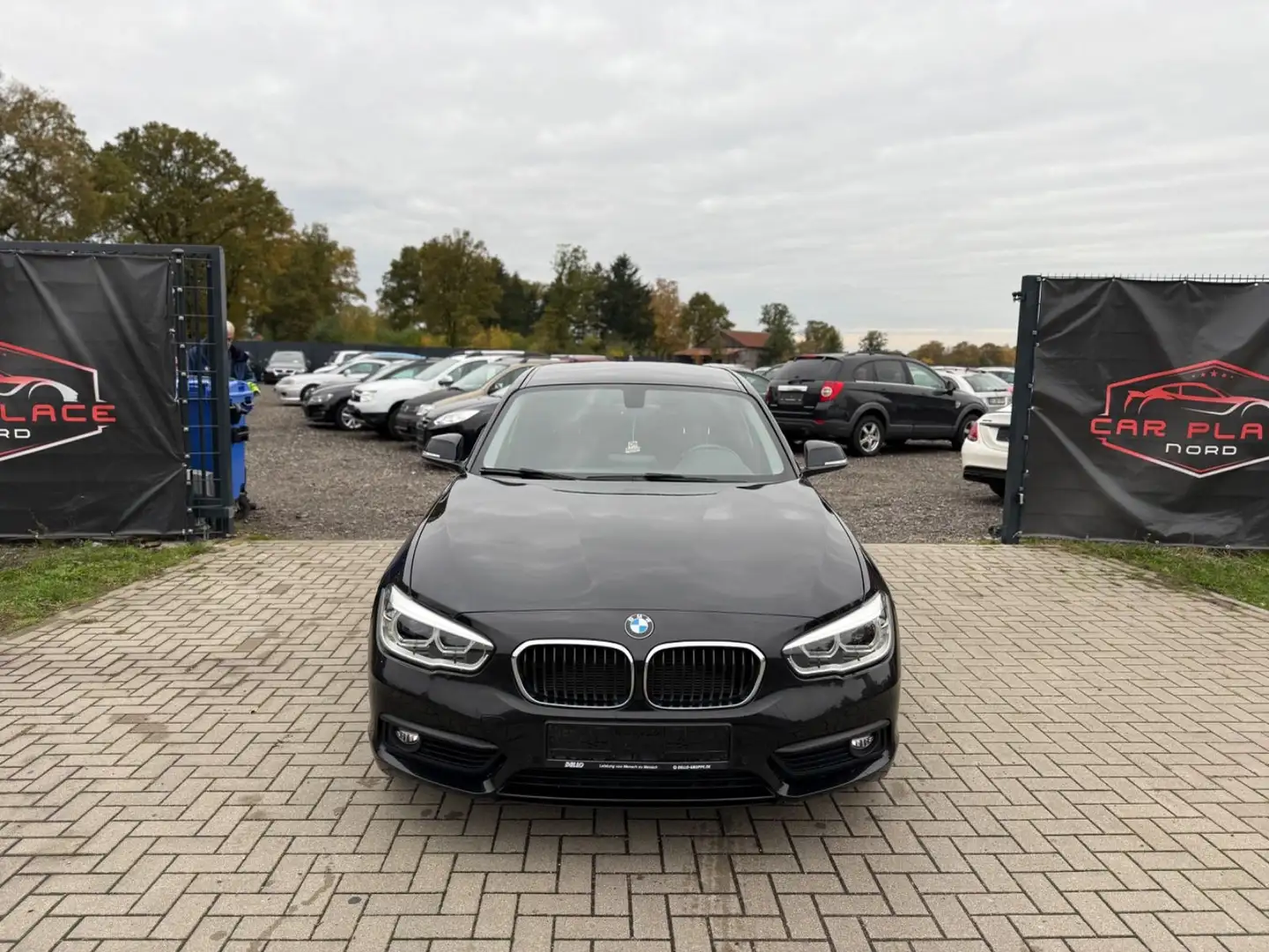 BMW 118 Baureihe 1 Lim. 5T 118 i Advantage TÜV NEU Schwarz - 2