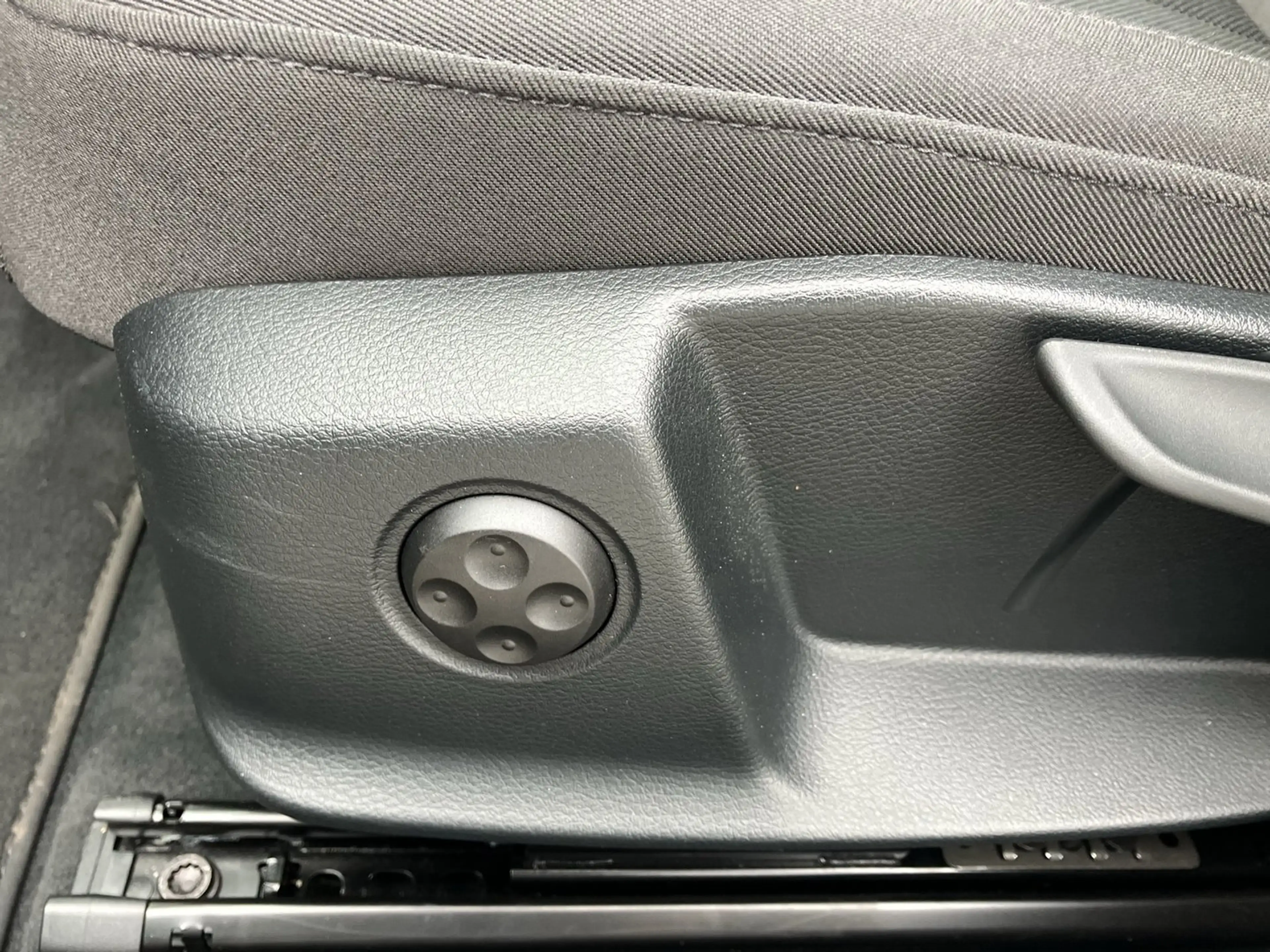 Audi A4 35 TDI advanced — photo 11