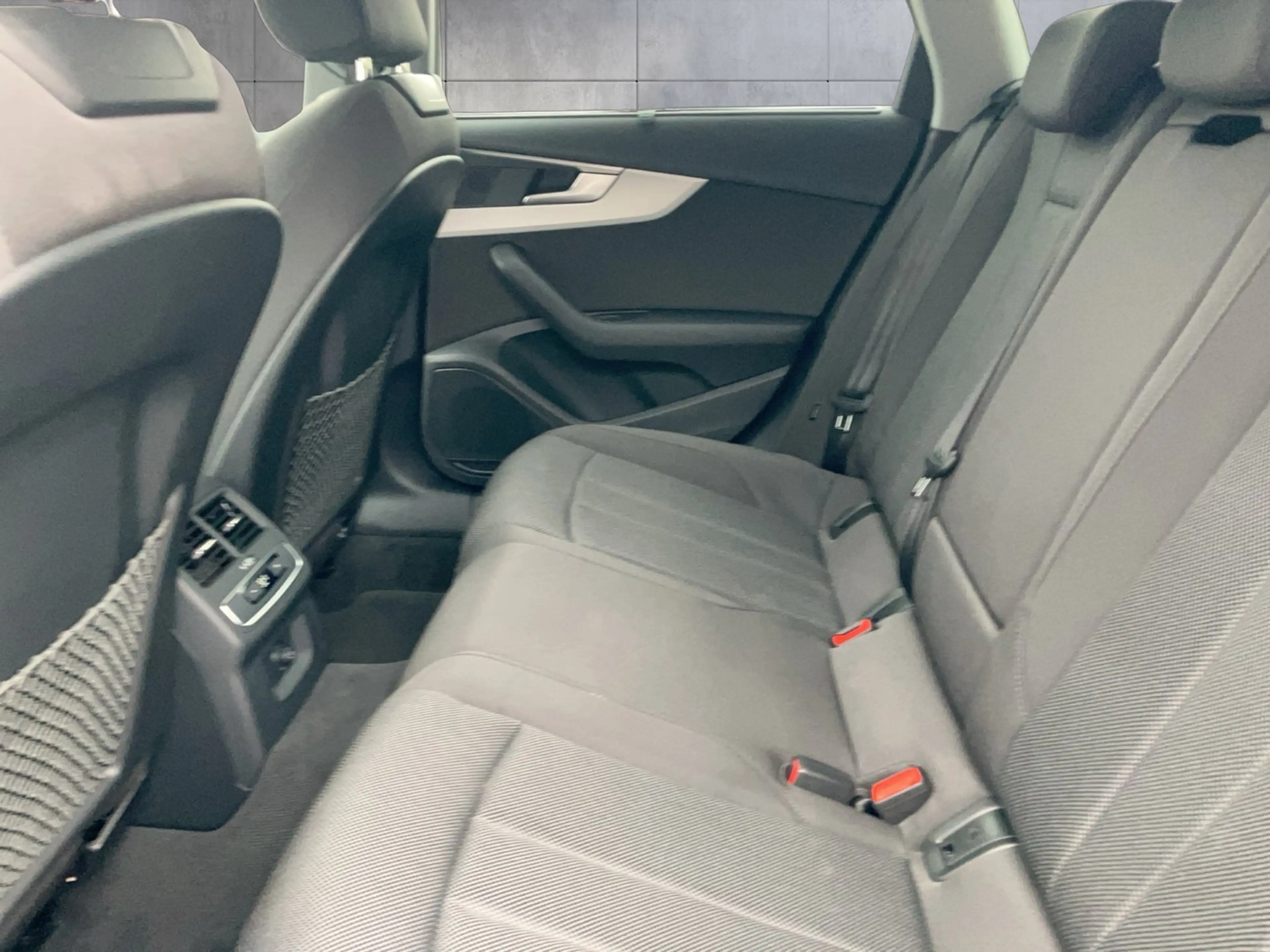 Audi A4 35 TDI advanced — photo 12