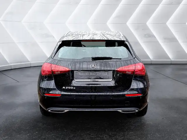 Mercedes-Benz 250 view 3