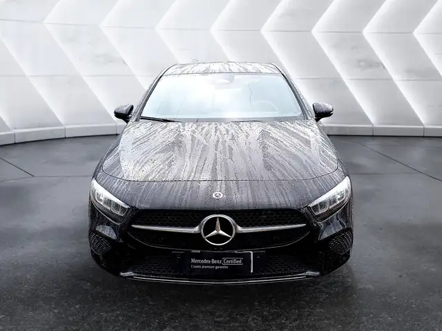 Mercedes-Benz 250 view 2