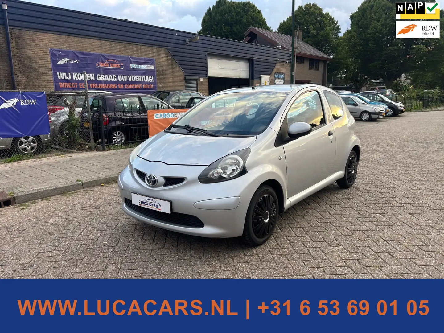 Toyota Aygo 1.0-12V NIEUWE APK! Grau - 1
