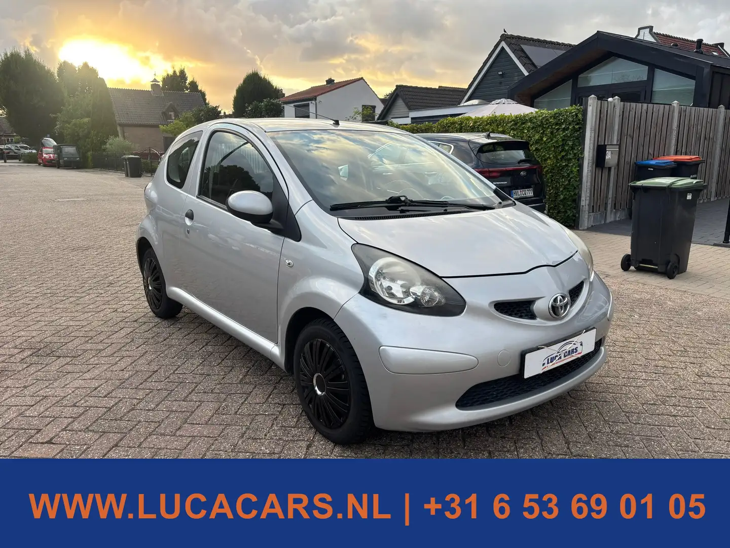 Toyota Aygo 1.0-12V NIEUWE APK! Grau - 2