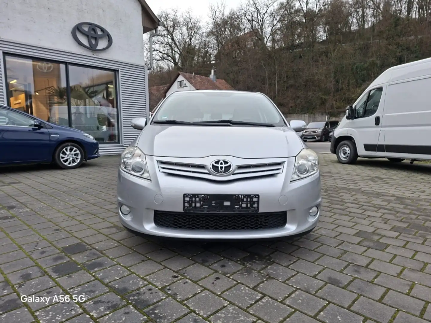 Toyota Auris Edition +Anhängerkupplung +Einparksensoren +Tempom Silber - 2