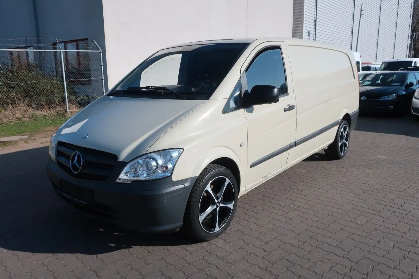 Mercedes-Benz Vito Kasten 116 CDI extralang / Klima / PDC /AHK Beige - 1