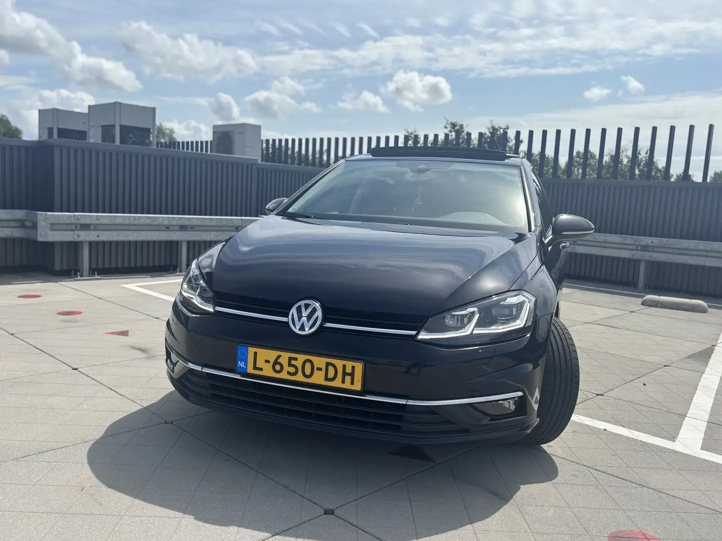Volkswagen Golf 7 1.5 TSI Highline | Pano | Massage | keyless Zwart - 1