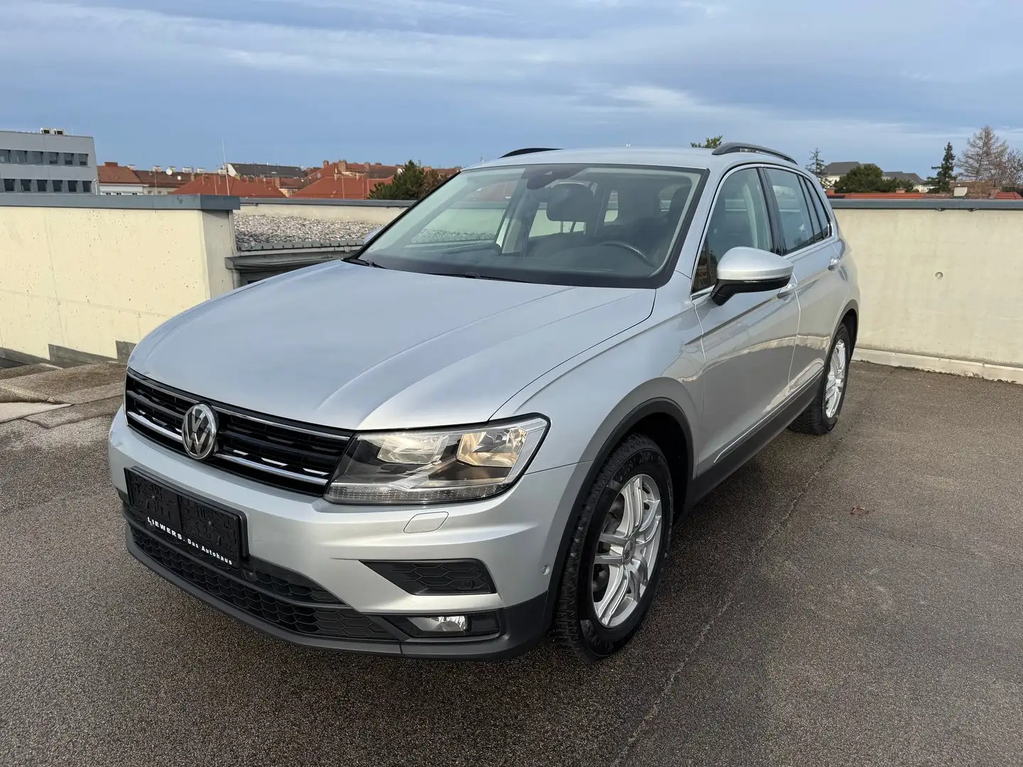 Volkswagen Tiguan Comfortline TSI Silber - 1