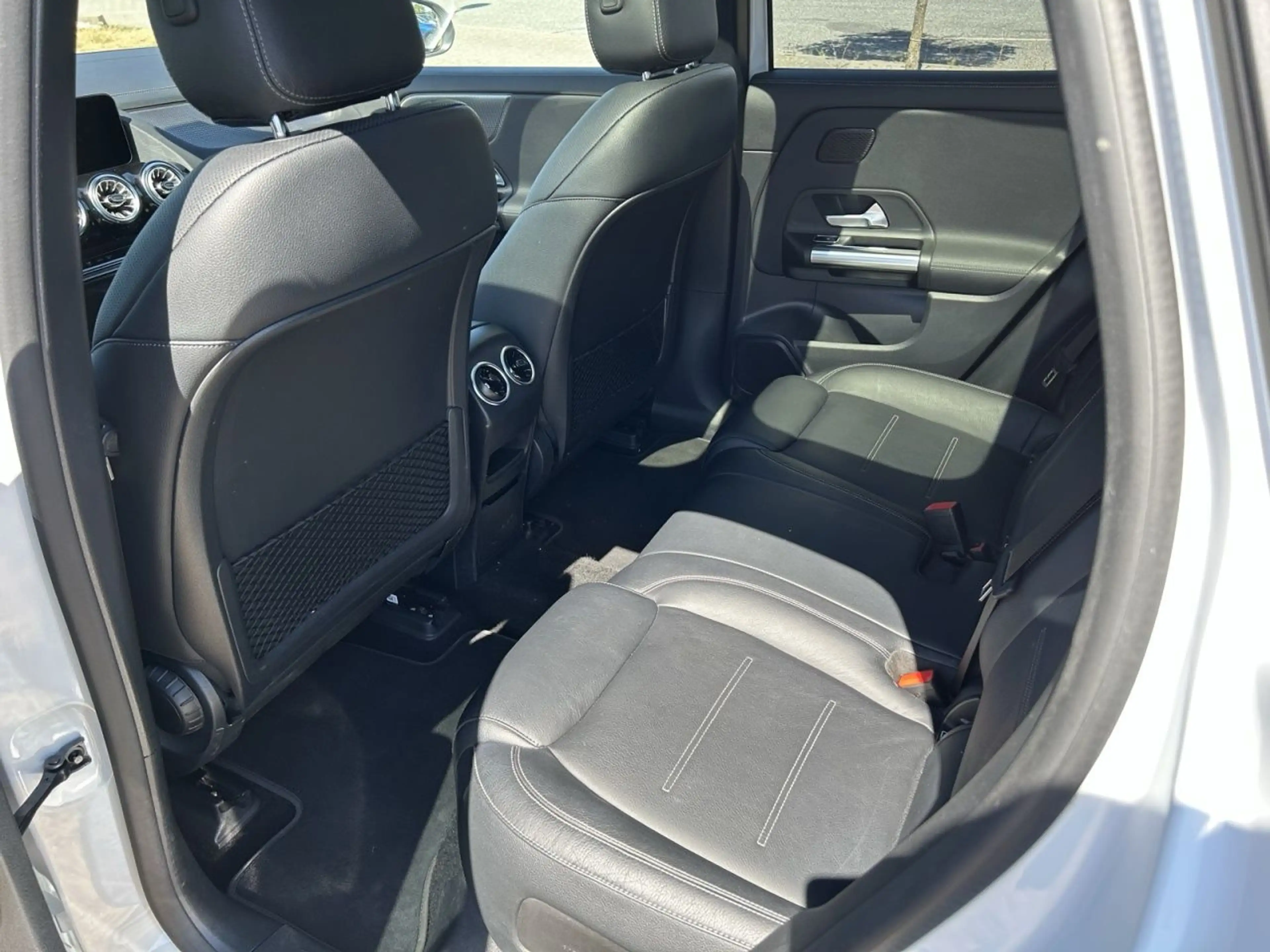 Mercedes-Benz EQA 300 4MATIC AMG+NIGHT+FAHRASSIST+AMBIENTE+360 — photo 13