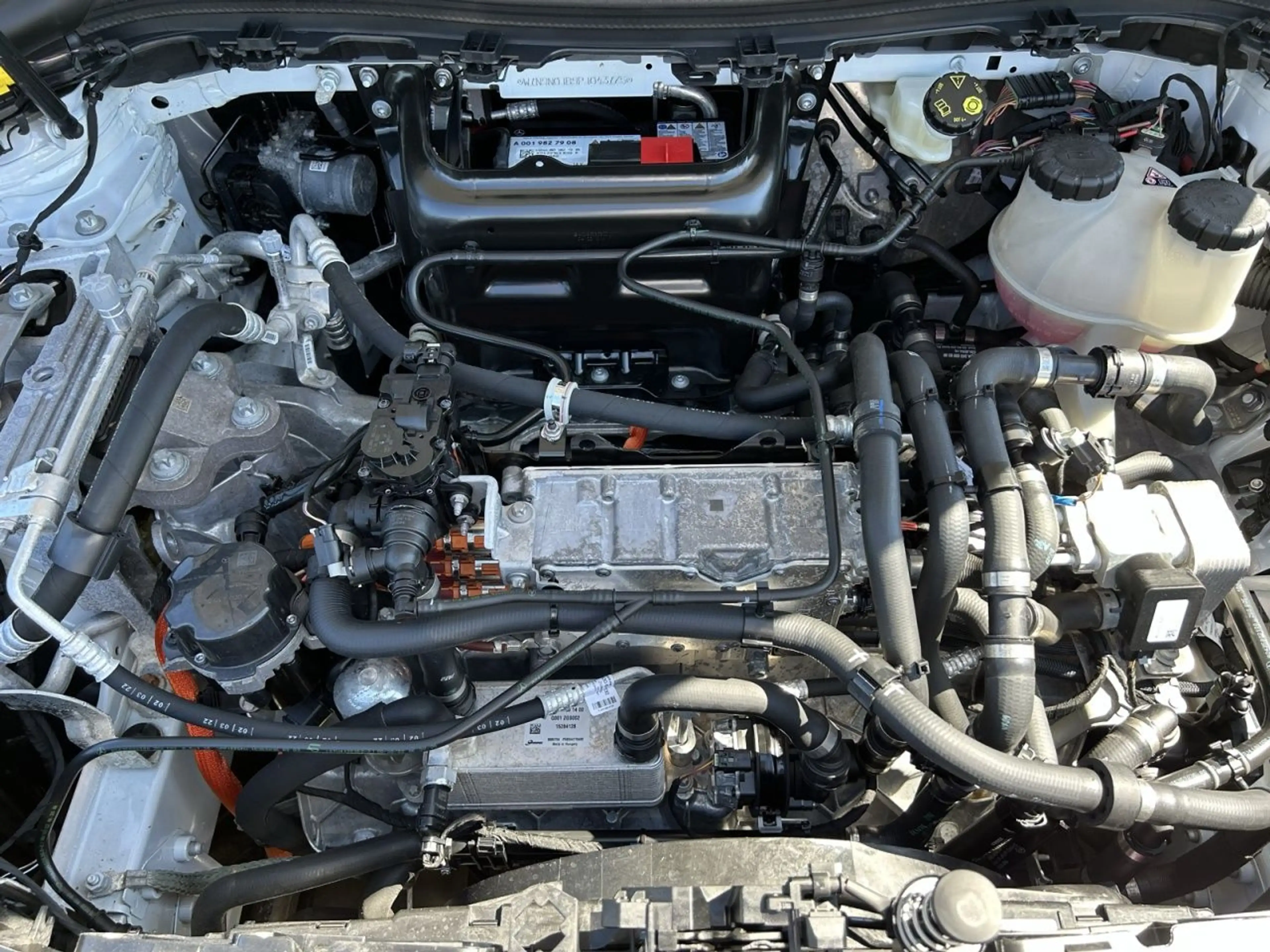 Mercedes-Benz EQA 300 4MATIC AMG+NIGHT+FAHRASSIST+AMBIENTE+360 — photo 14