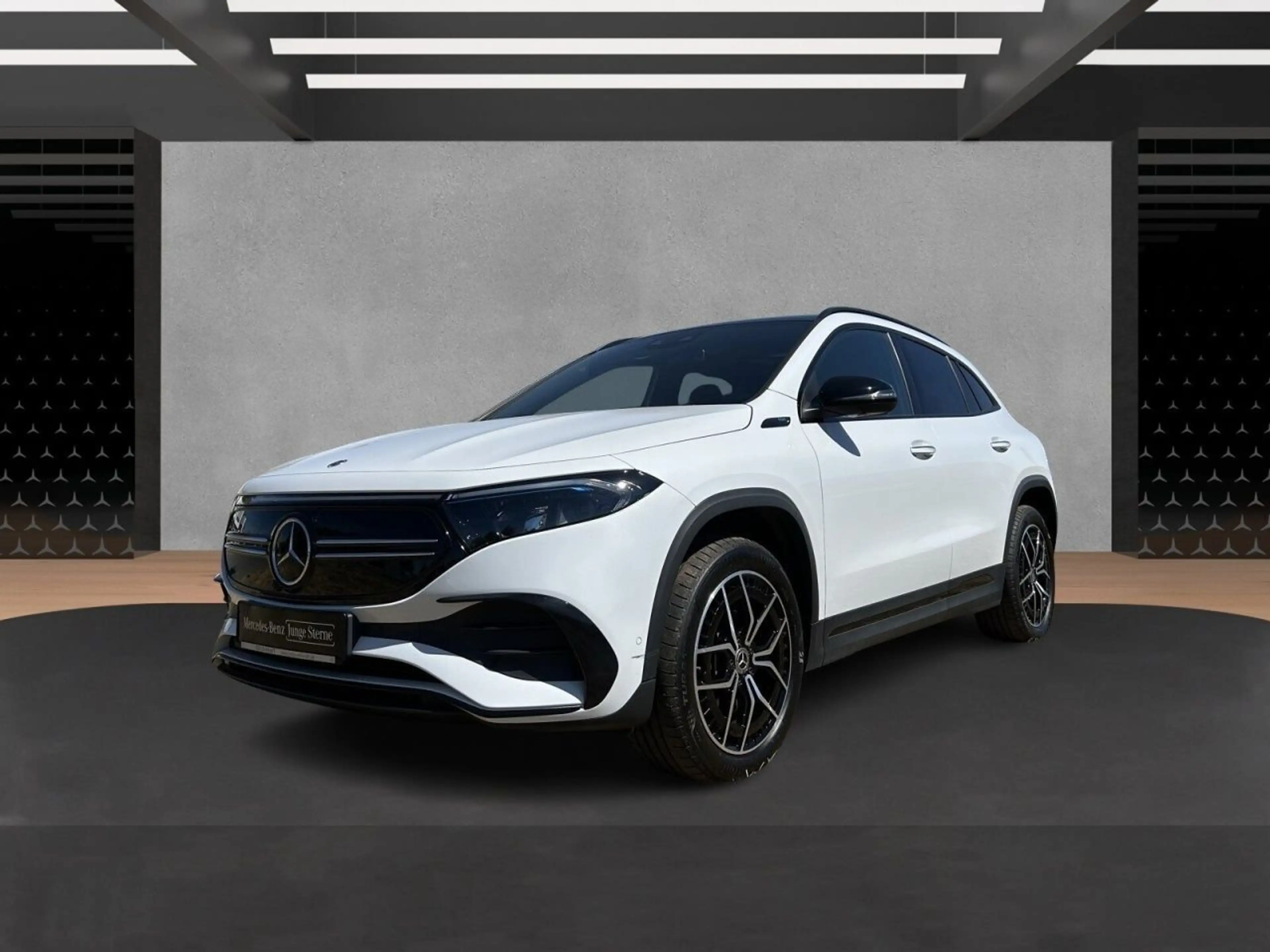 Mercedes-Benz EQA 300 4MATIC AMG+NIGHT+FAHRASSIST+AMBIENTE+360 — photo 2