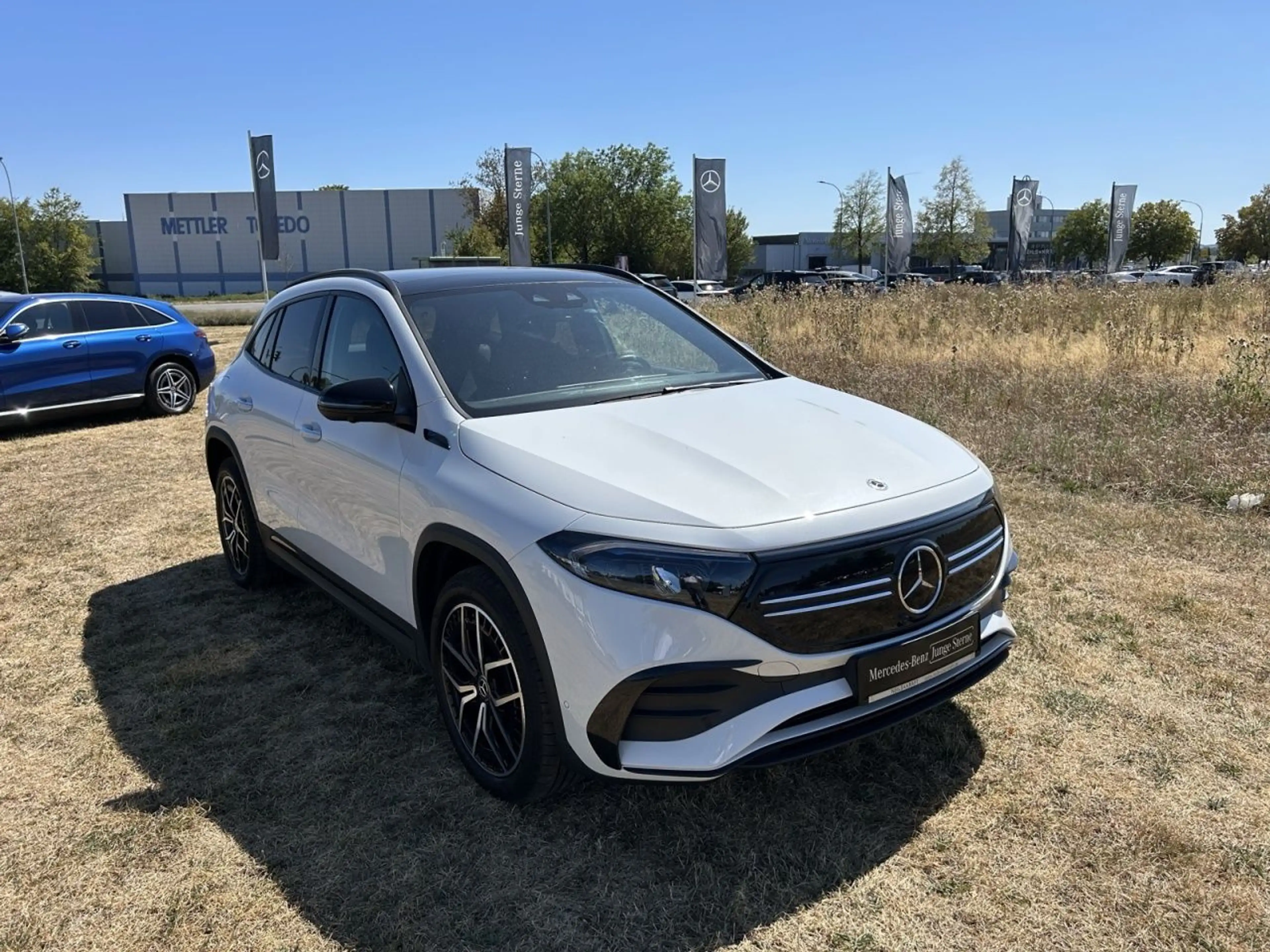 Mercedes-Benz EQA 300 4MATIC AMG+NIGHT+FAHRASSIST+AMBIENTE+360 — photo 4