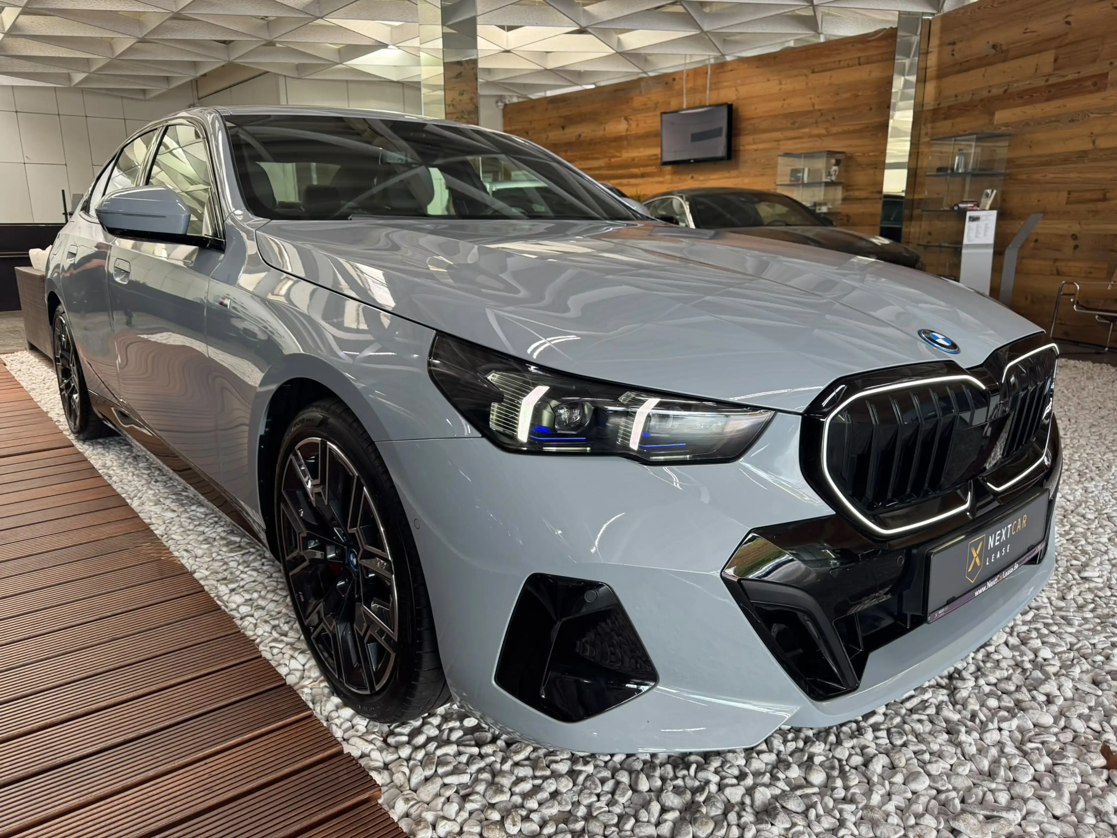 BMW i5 40eDrive M Sport B&W Sitzb. AHK 20Zoll Iconic — photo 3