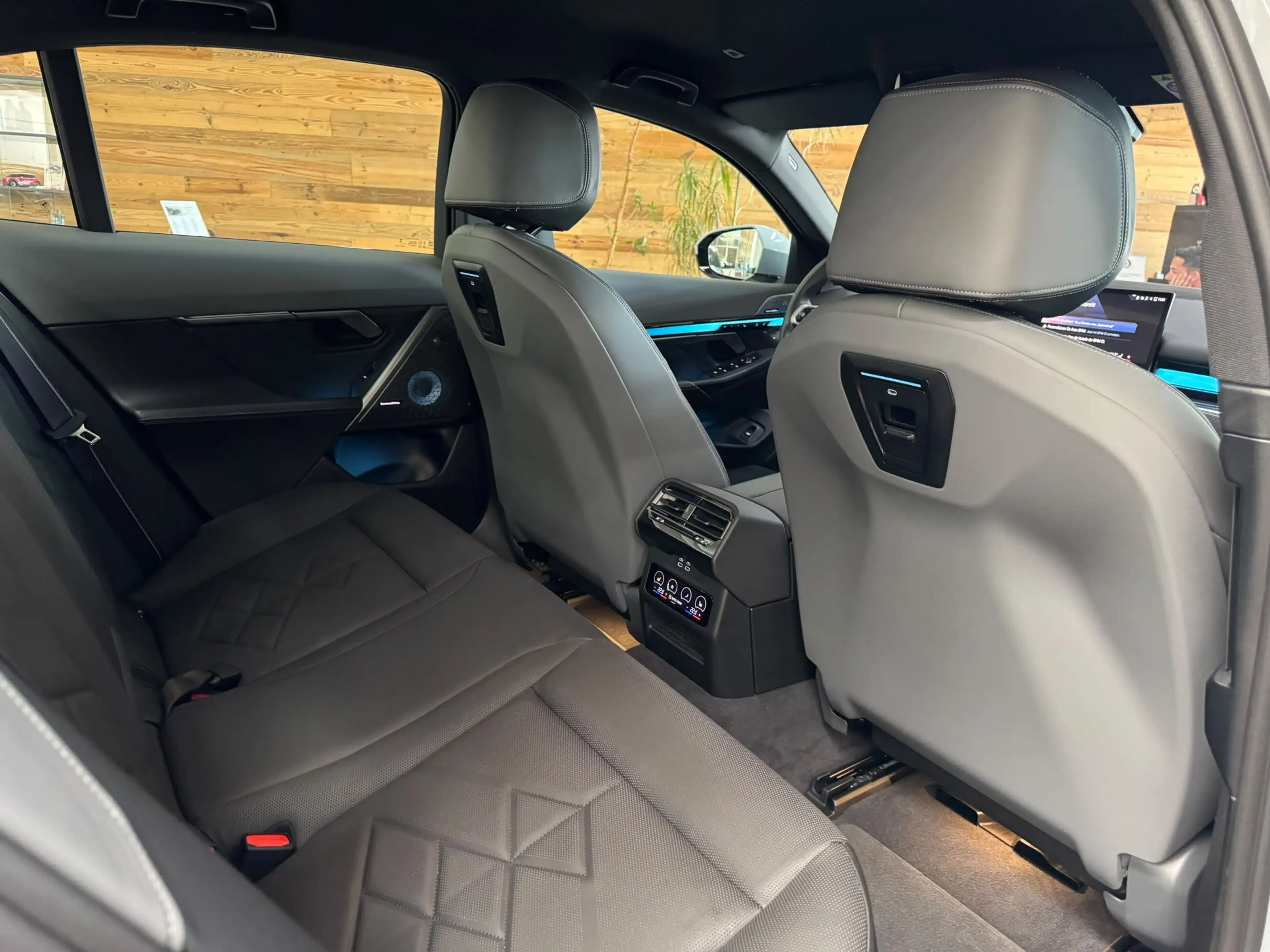 BMW i5 40eDrive M Sport B&W Sitzb. AHK 20Zoll Iconic — photo 11