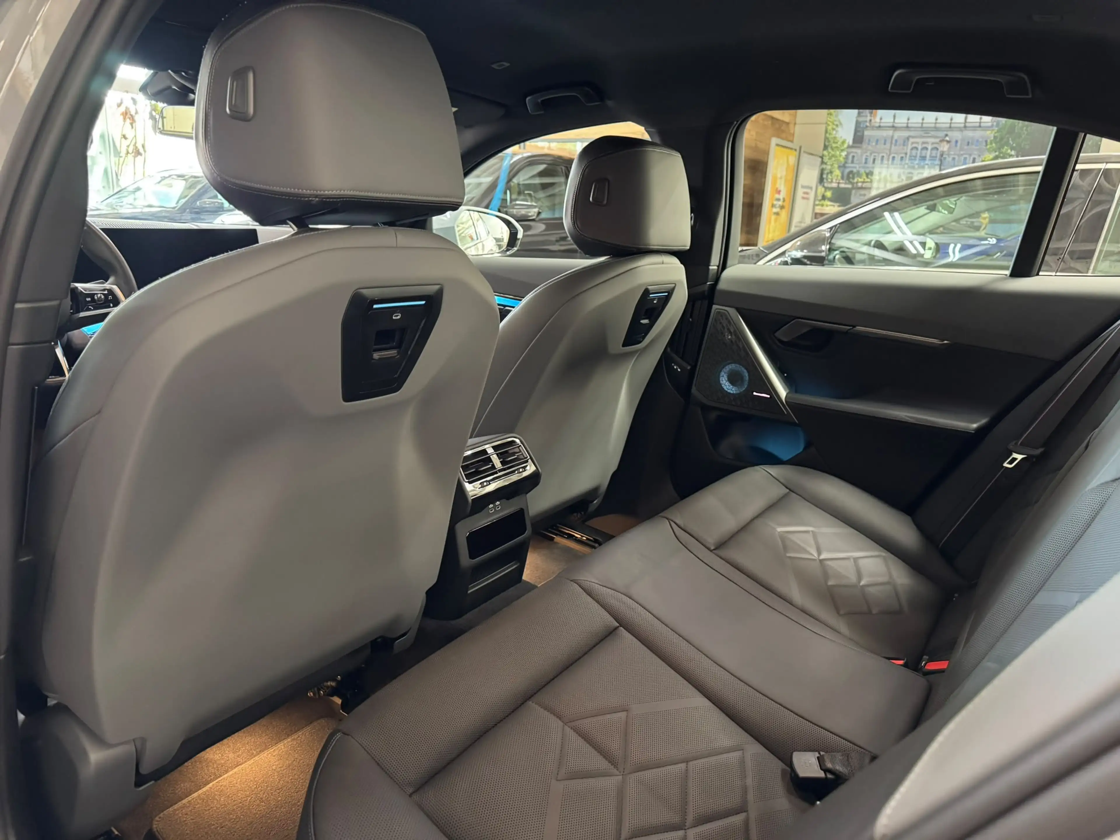 BMW i5 40eDrive M Sport B&W Sitzb. AHK 20Zoll Iconic — photo 10