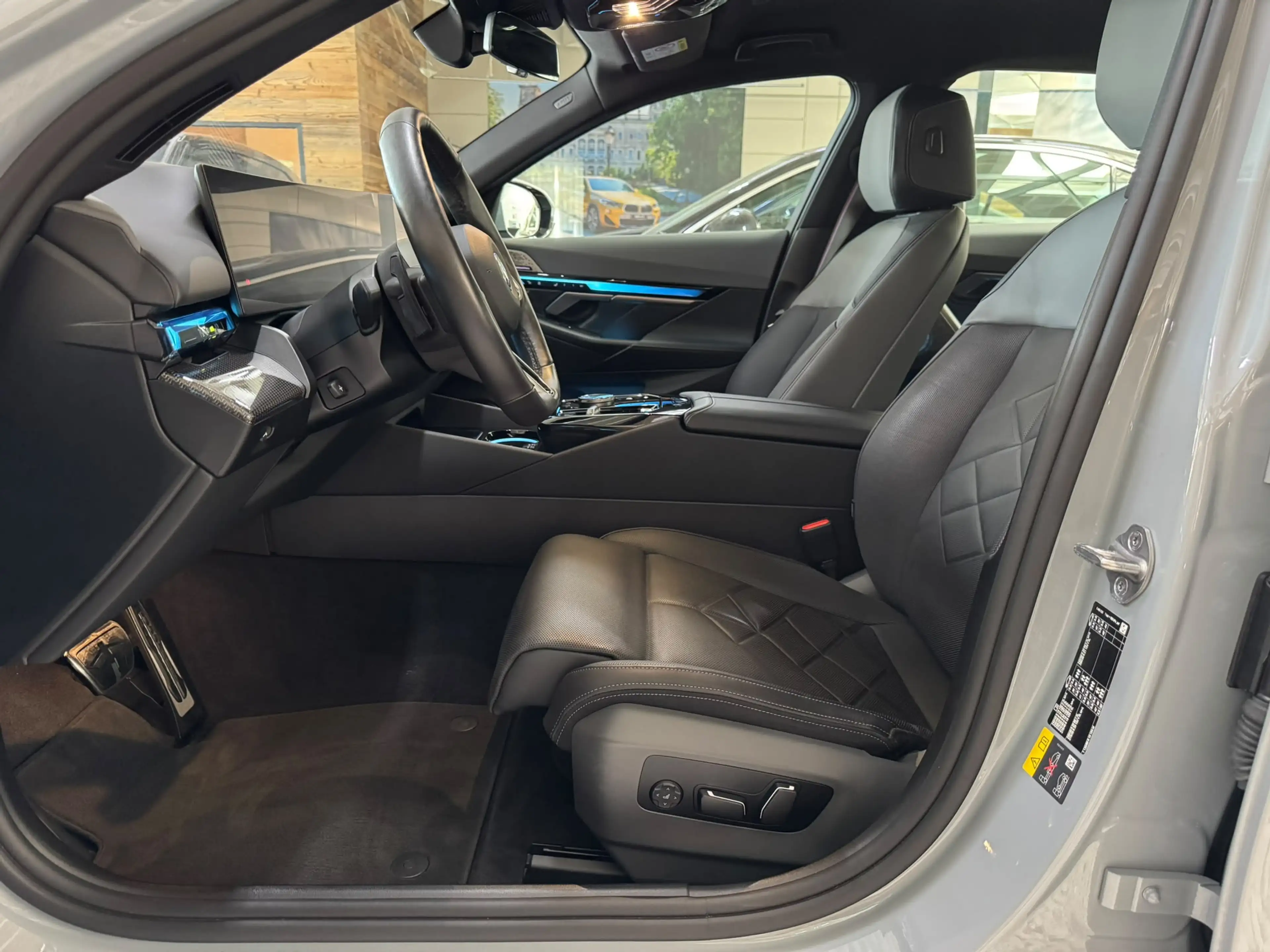 BMW i5 40eDrive M Sport B&W Sitzb. AHK 20Zoll Iconic — photo 9