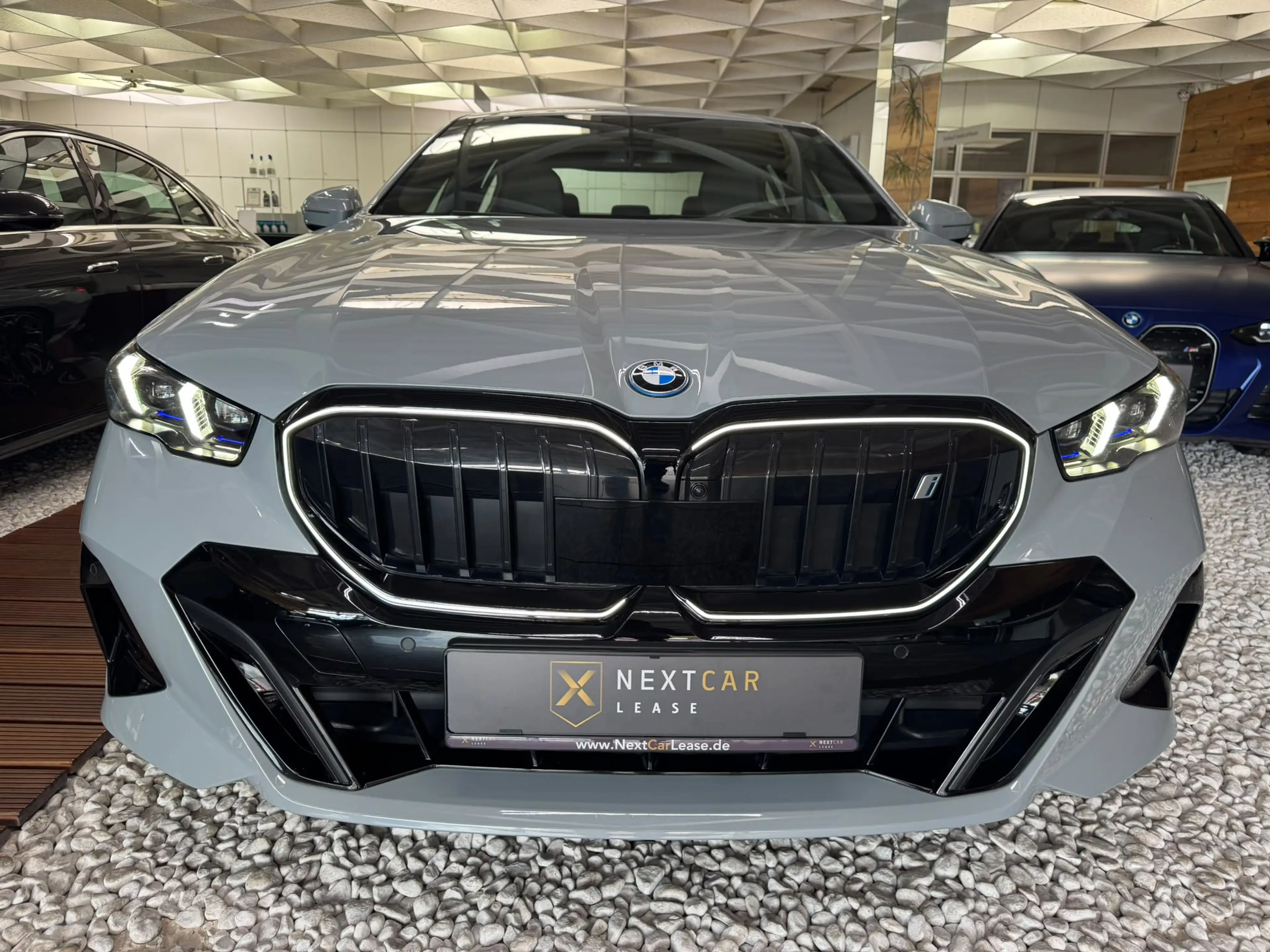 BMW i5 40eDrive M Sport B&W Sitzb. AHK 20Zoll Iconic — photo 2