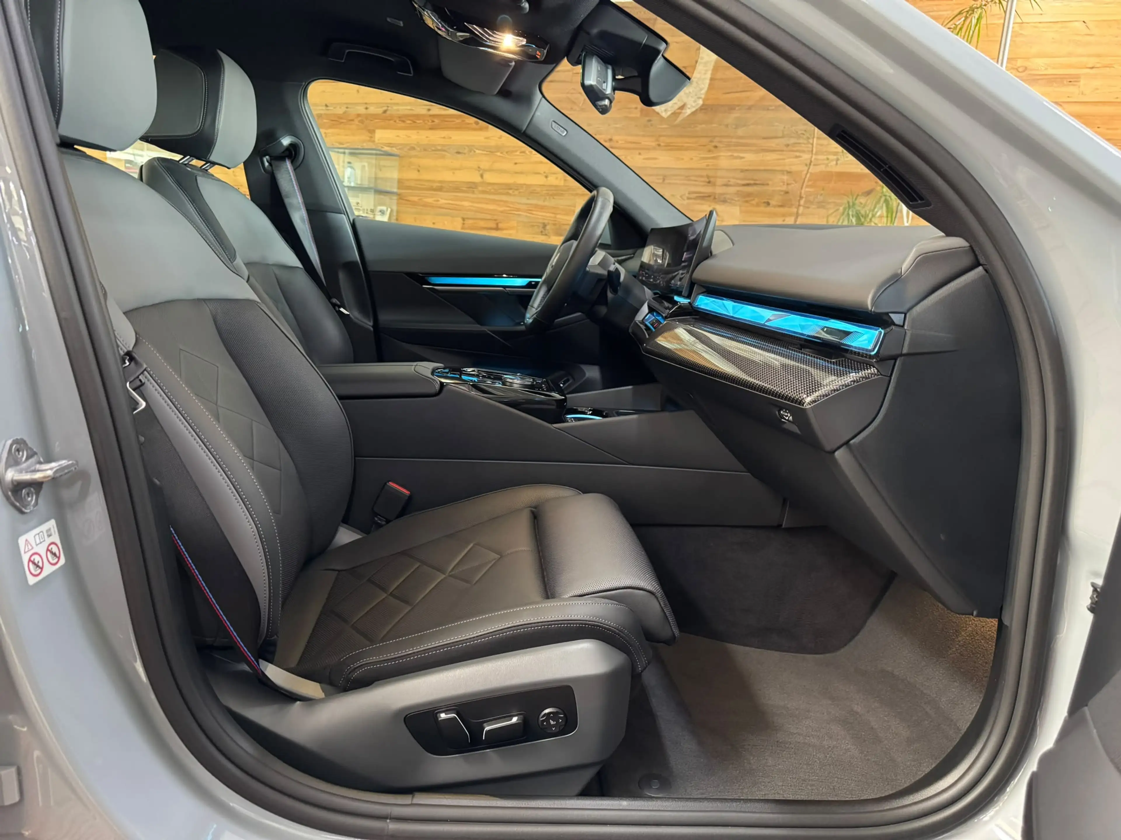 BMW i5 40eDrive M Sport B&W Sitzb. AHK 20Zoll Iconic — photo 12