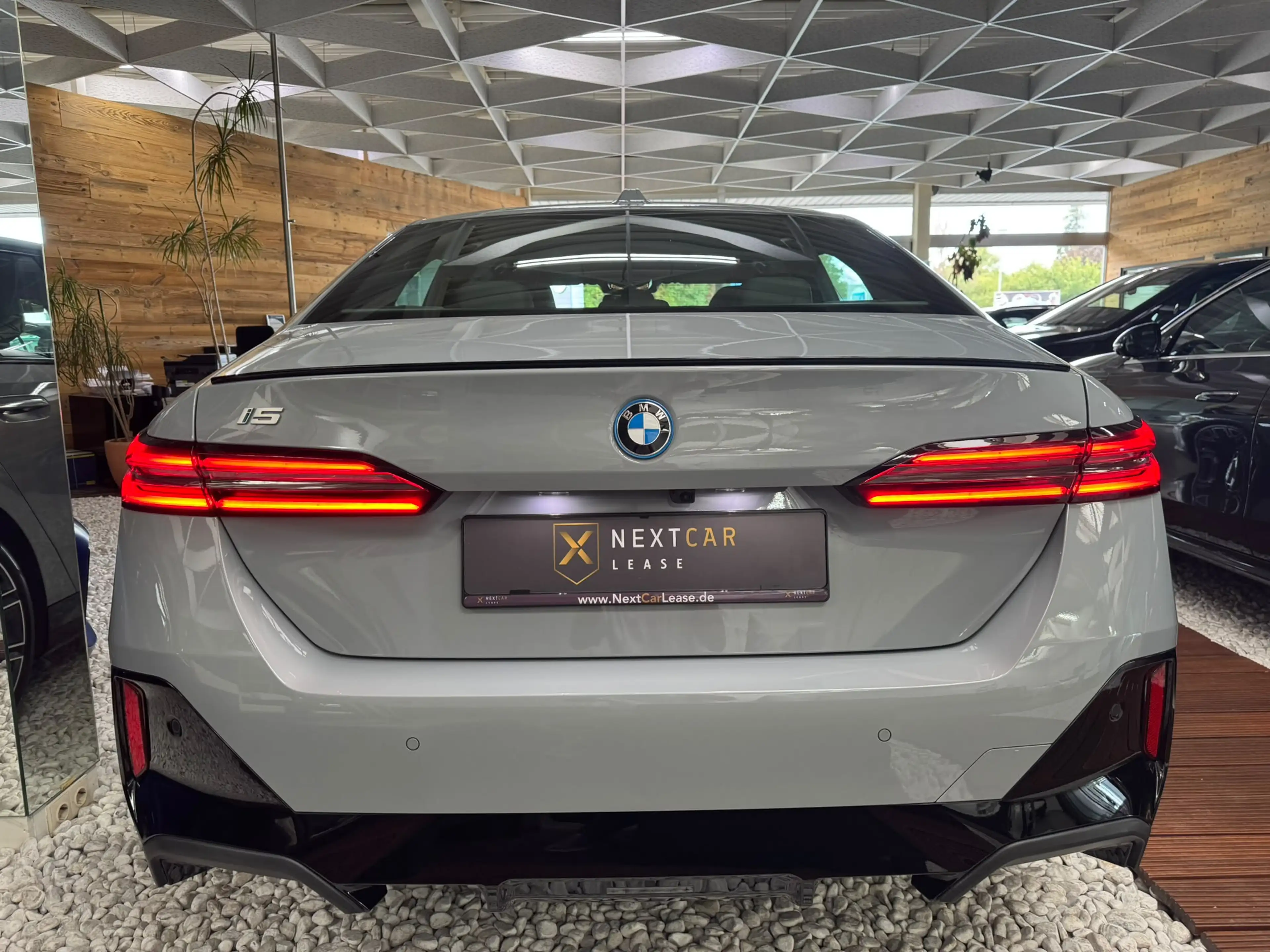 BMW i5 40eDrive M Sport B&W Sitzb. AHK 20Zoll Iconic — photo 5