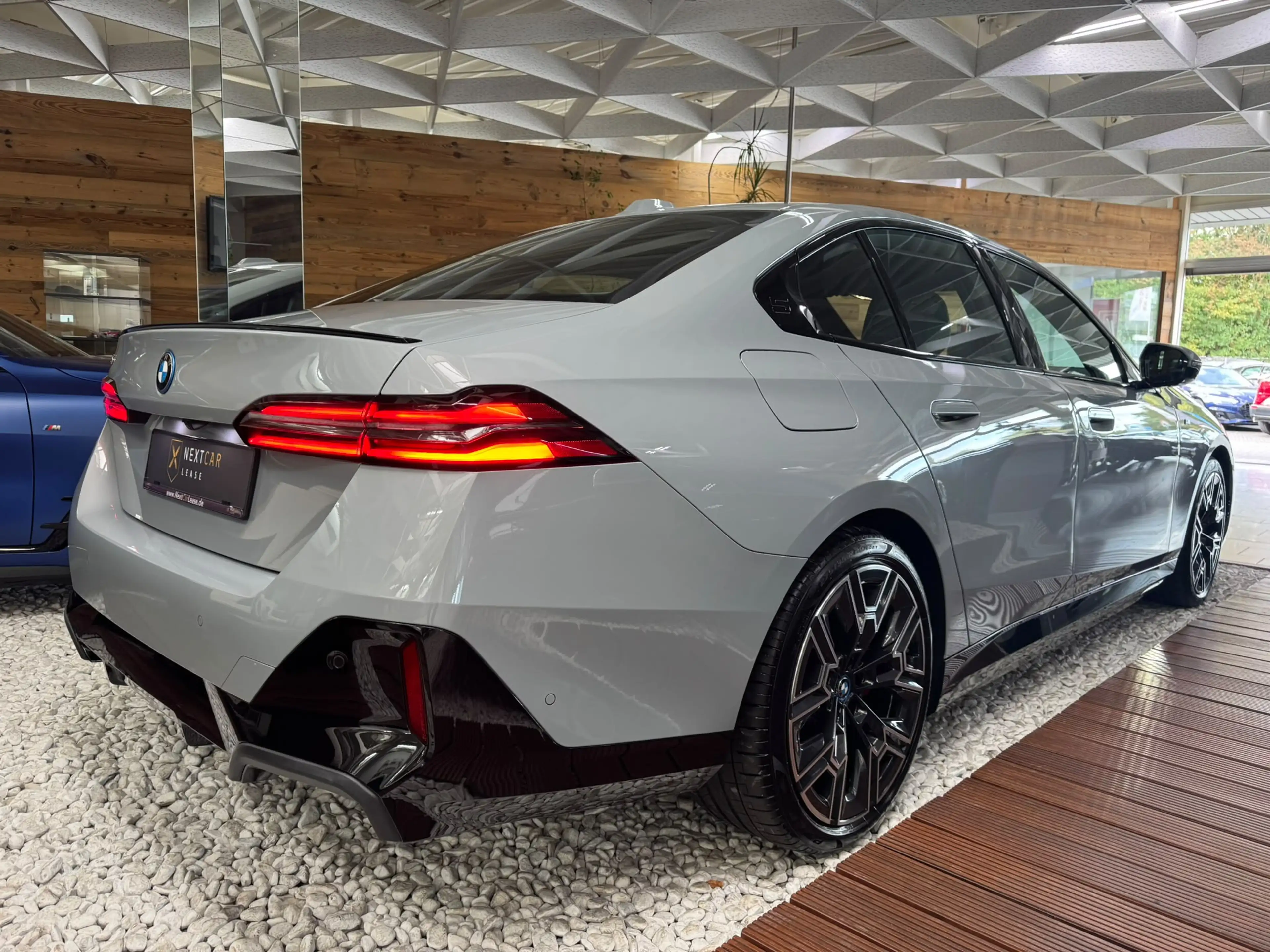 BMW i5 40eDrive M Sport B&W Sitzb. AHK 20Zoll Iconic — photo 4