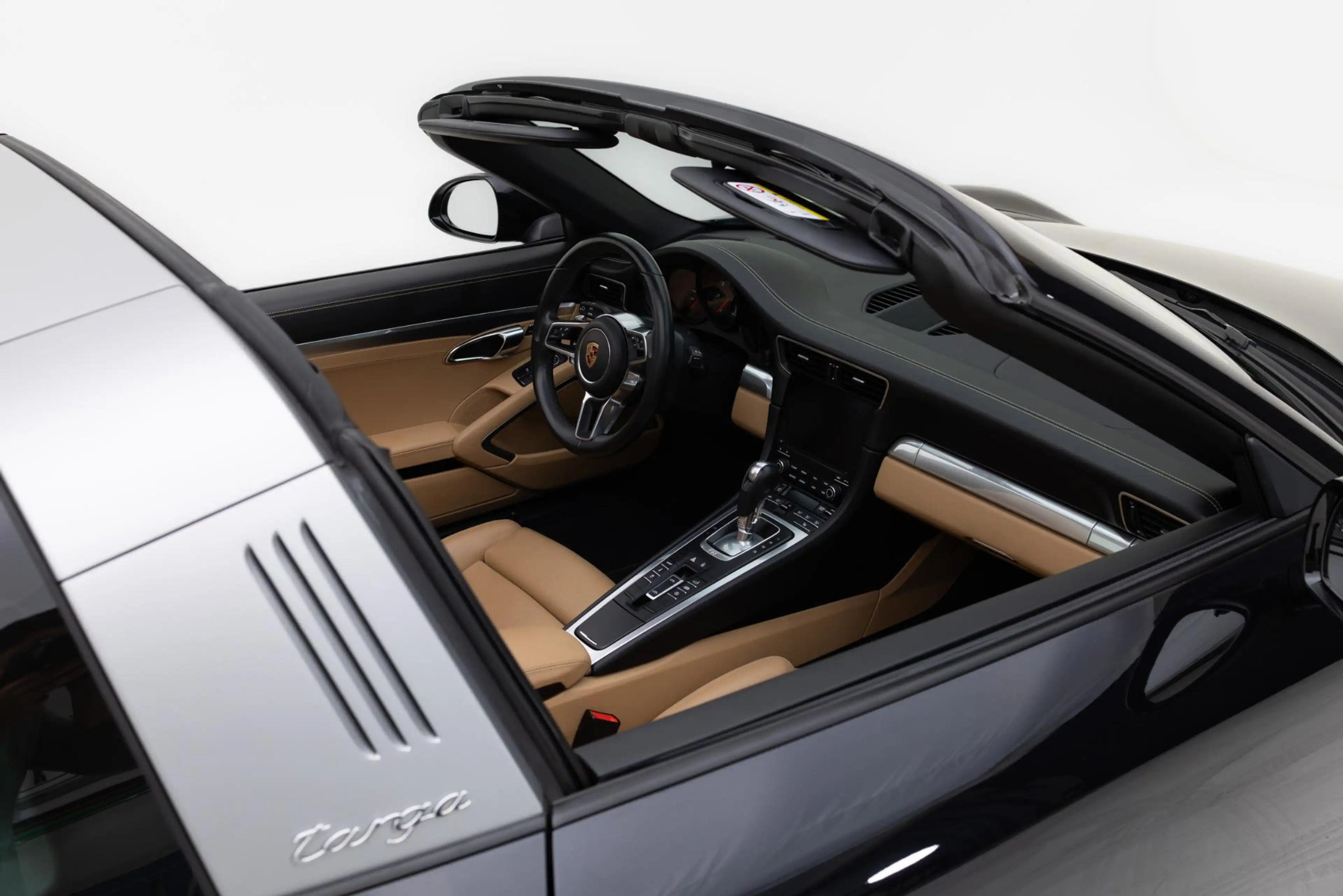 Porsche 991 Cabrio 3.0 Carrera 4 — photo 13