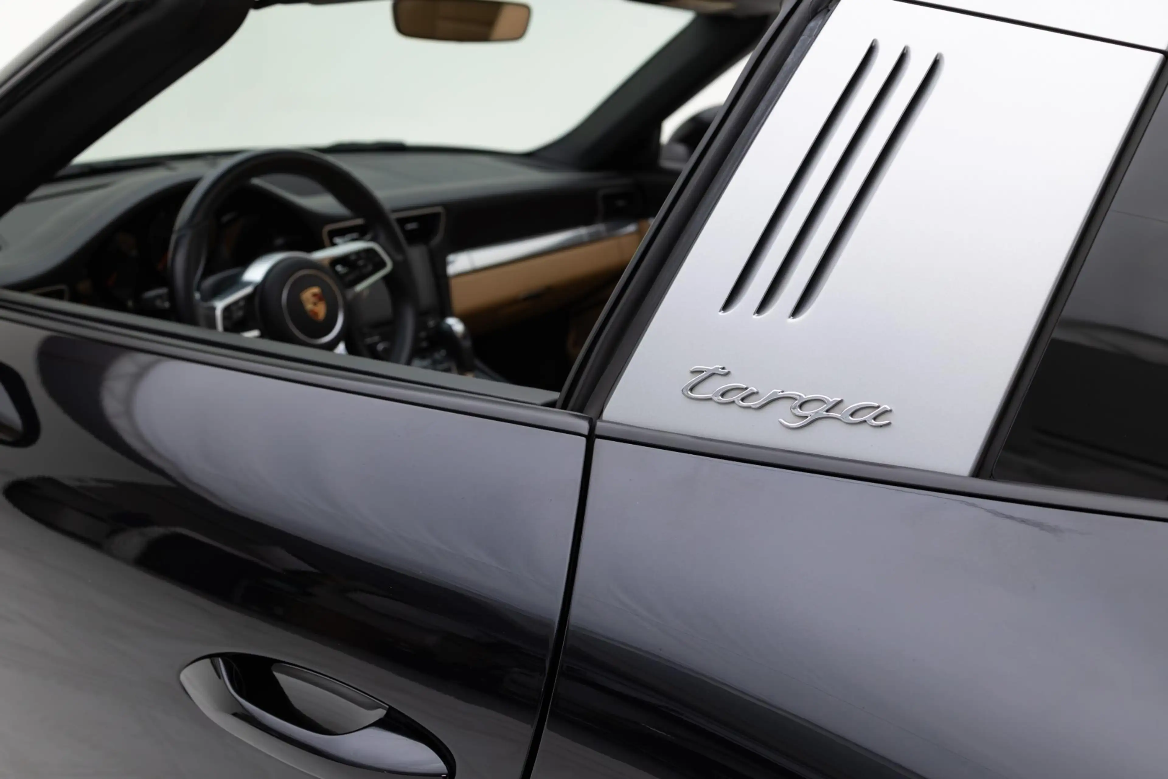 Porsche 991 Cabrio 3.0 Carrera 4 — photo 14