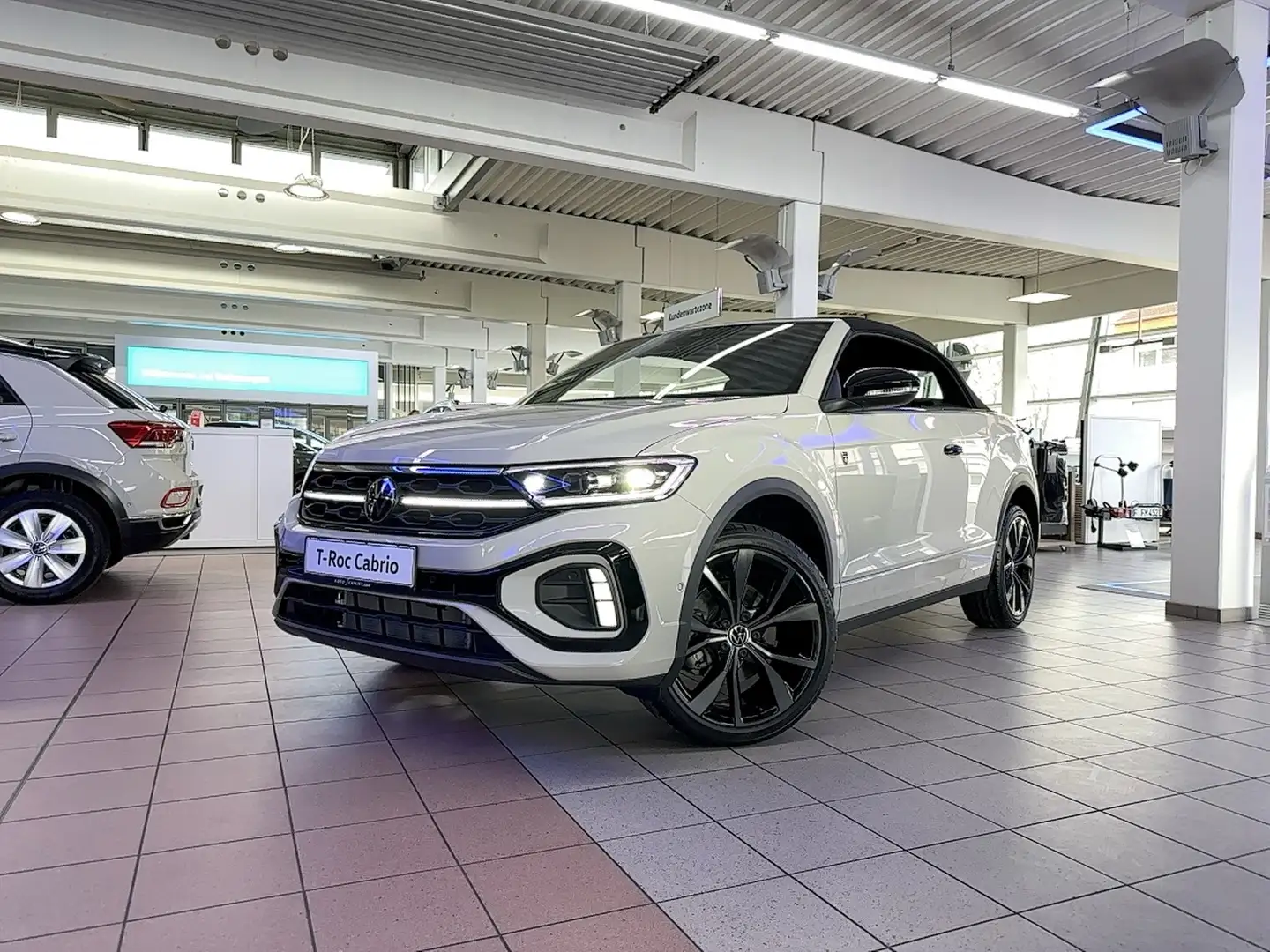 Volkswagen T-Roc Cabriolet R-Line 1.5 l TSI OPF 110 R-Line Editi... Grau - 1