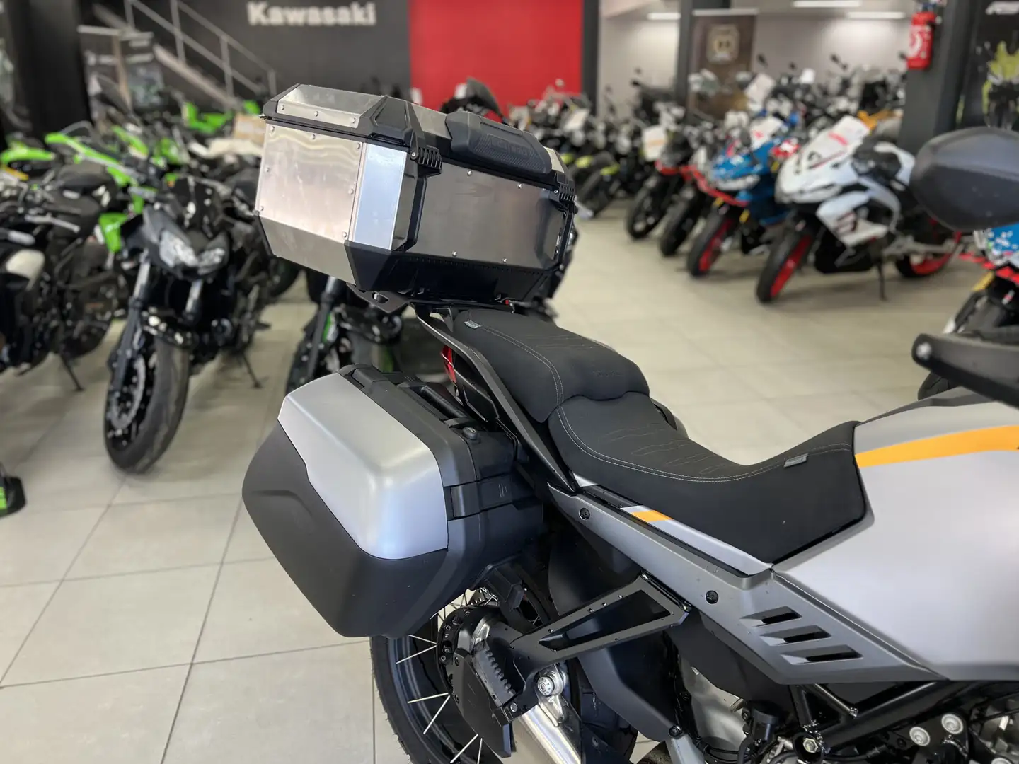Moto Guzzi Stelvio Jaune - 2