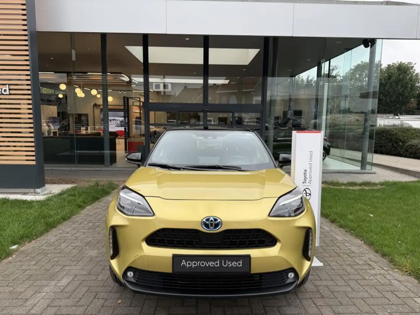 Toyota Yaris Dynamic Plus Bi-Tone Or - 2