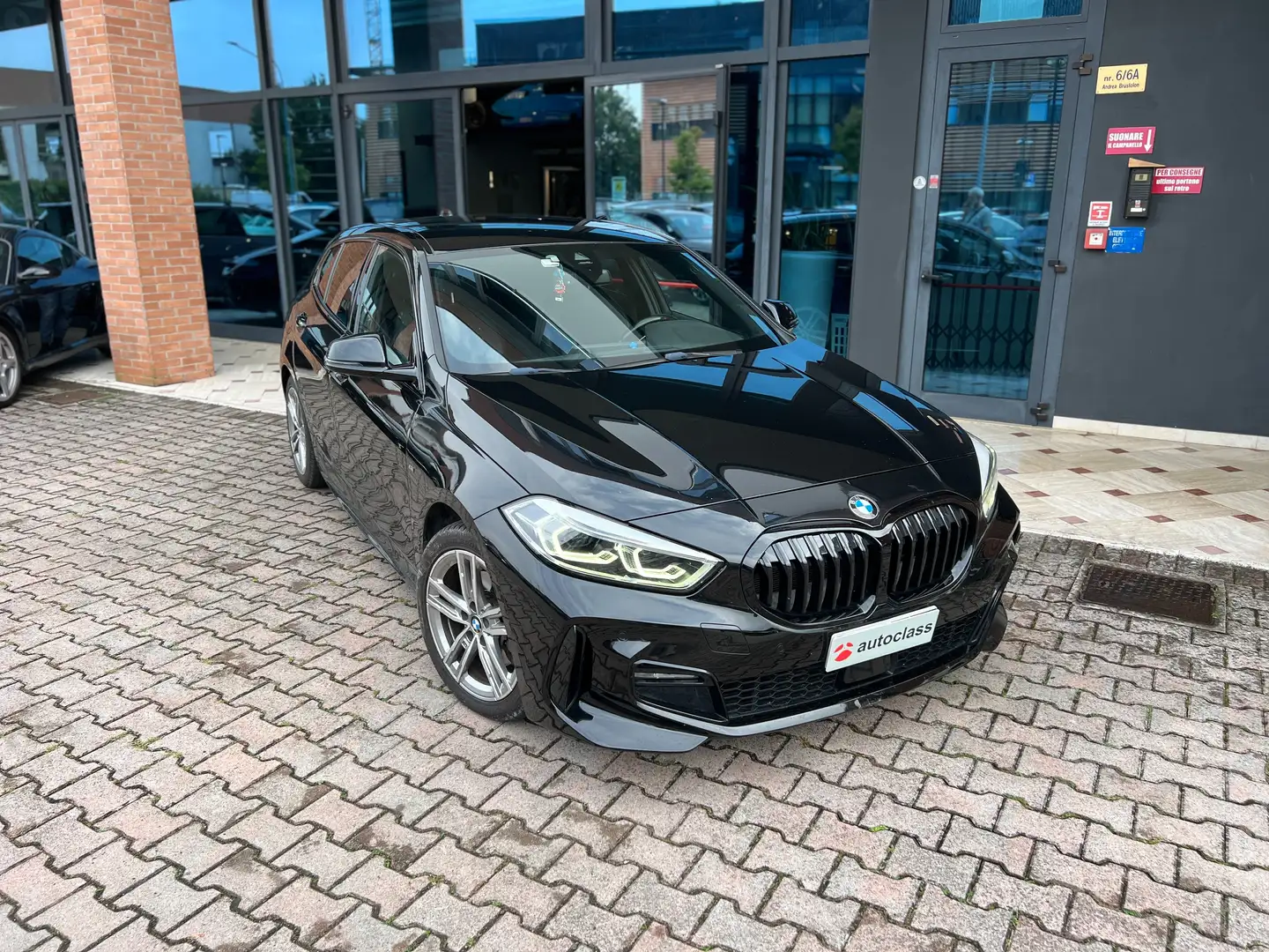 BMW 118 Serie 1 F40 118d Msport auto Zwart - 1