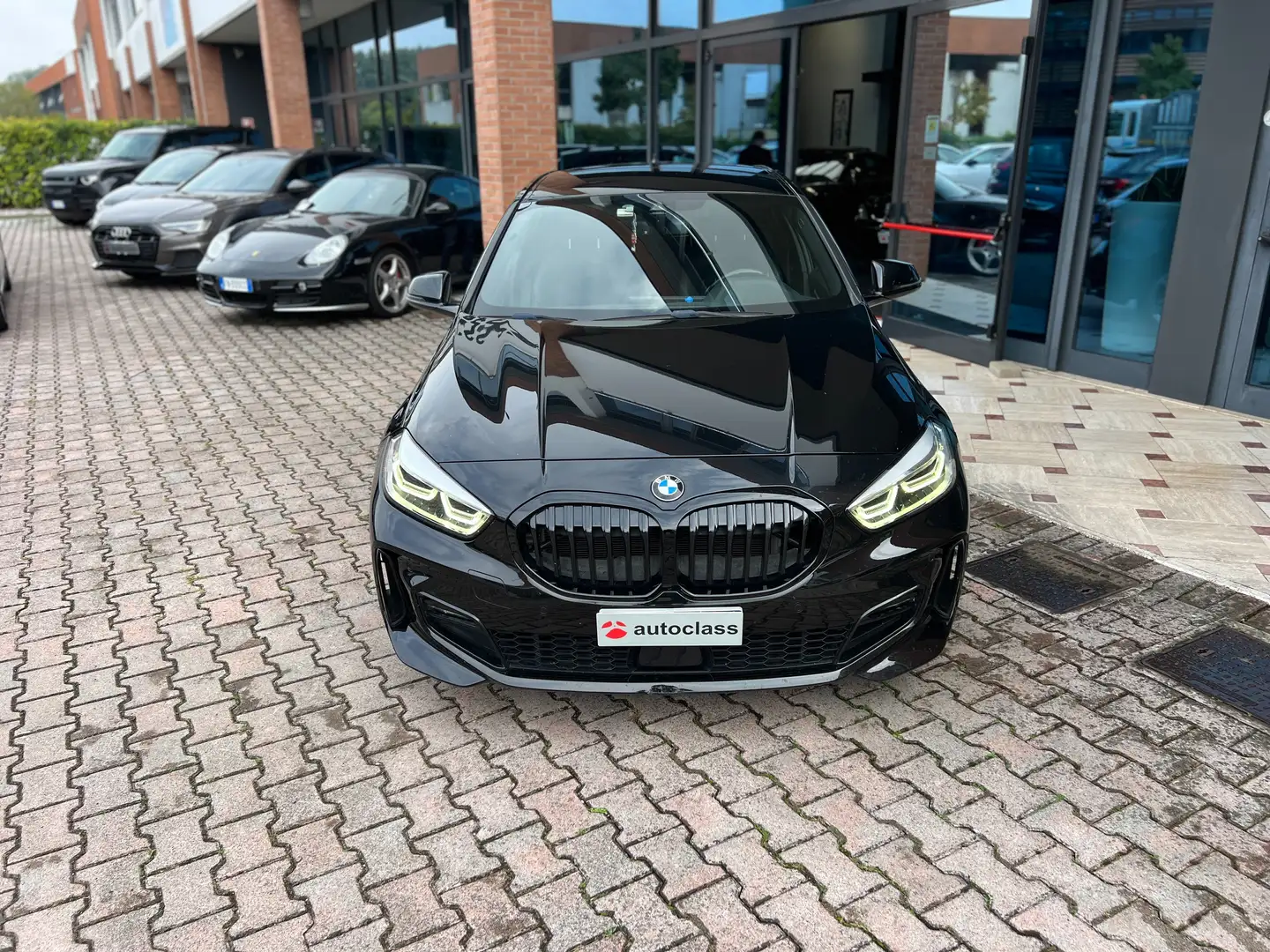 BMW 118 Serie 1 F40 118d Msport auto Zwart - 2