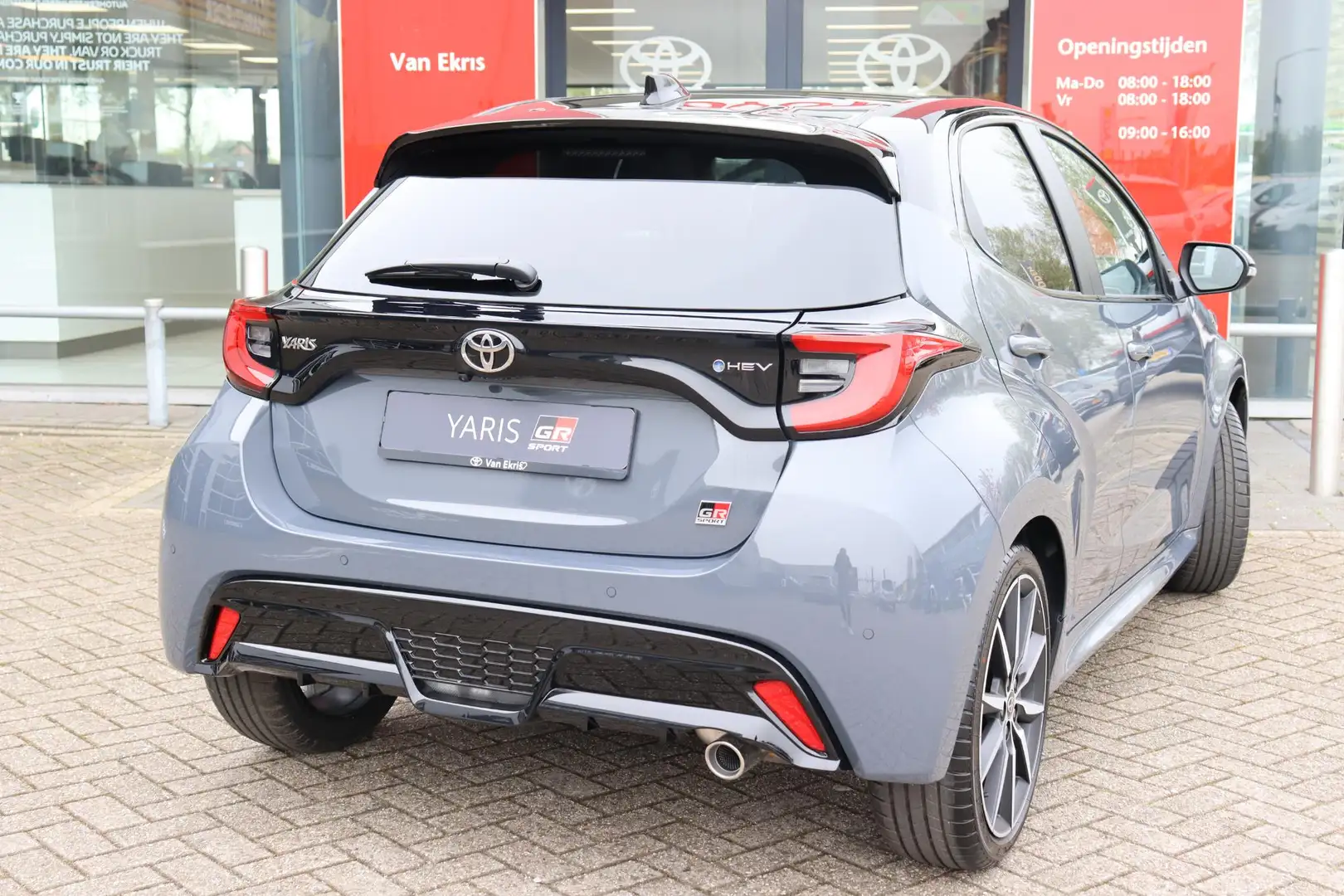 Toyota Yaris 1.5 Hybrid 130 GR Sport , Nieuw, uit voorraad leve Gris - 2