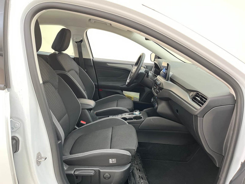 Ford Focus 1.5 EcoBlue Cool&Connect SpoSi Key LED — photo 6