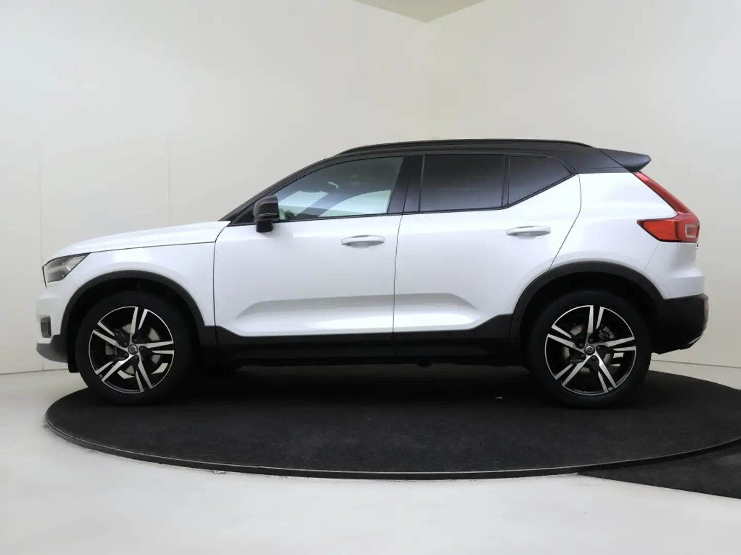 Volvo XC40 T4 R-Design | Trekhaak | 360° Camera | Panoramadak Blanc - 2