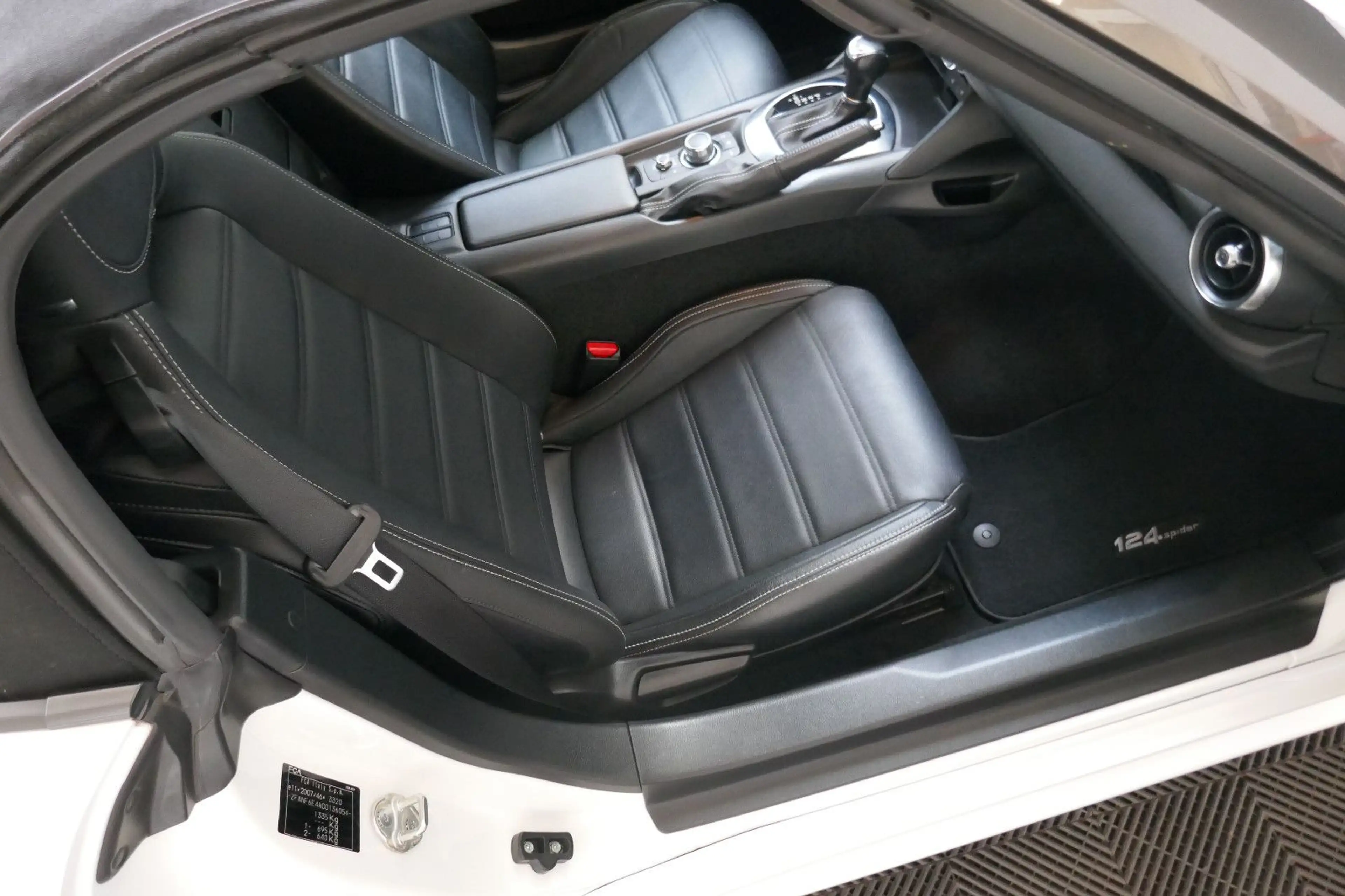 Fiat 124 Spider Lusso S *NAVI*DAB+*LEDR*KAMERA*TOP* — photo 15