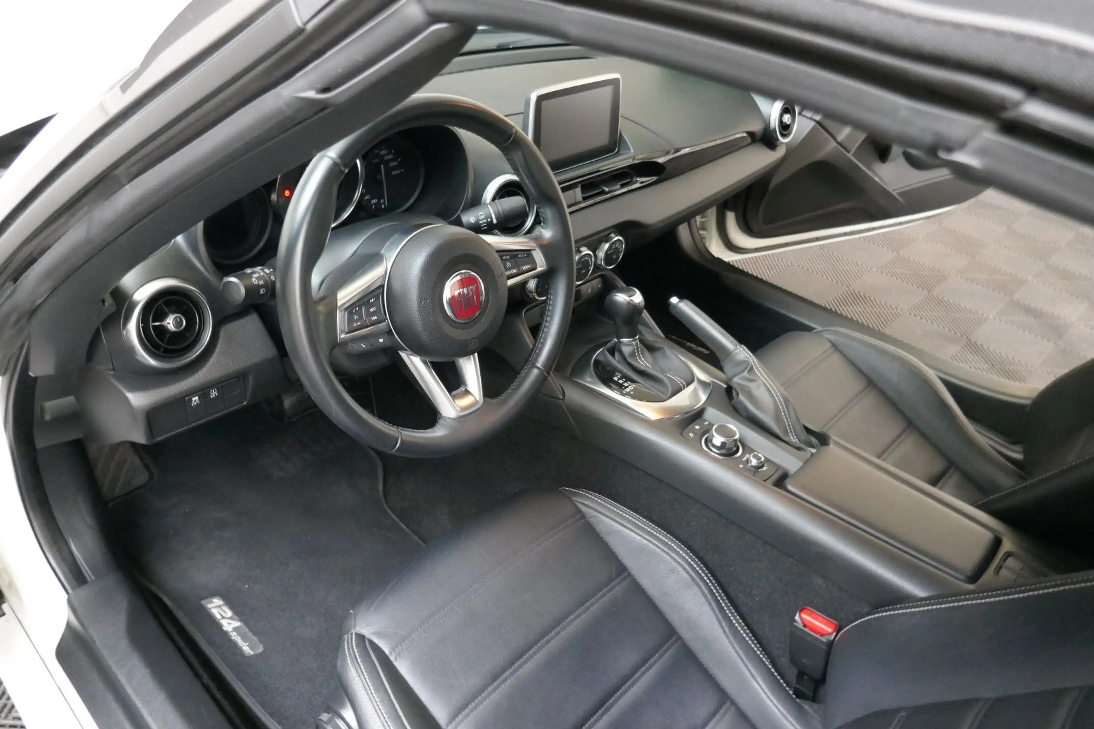 Fiat 124 Spider Lusso S *NAVI*DAB+*LEDR*KAMERA*TOP* — photo 11