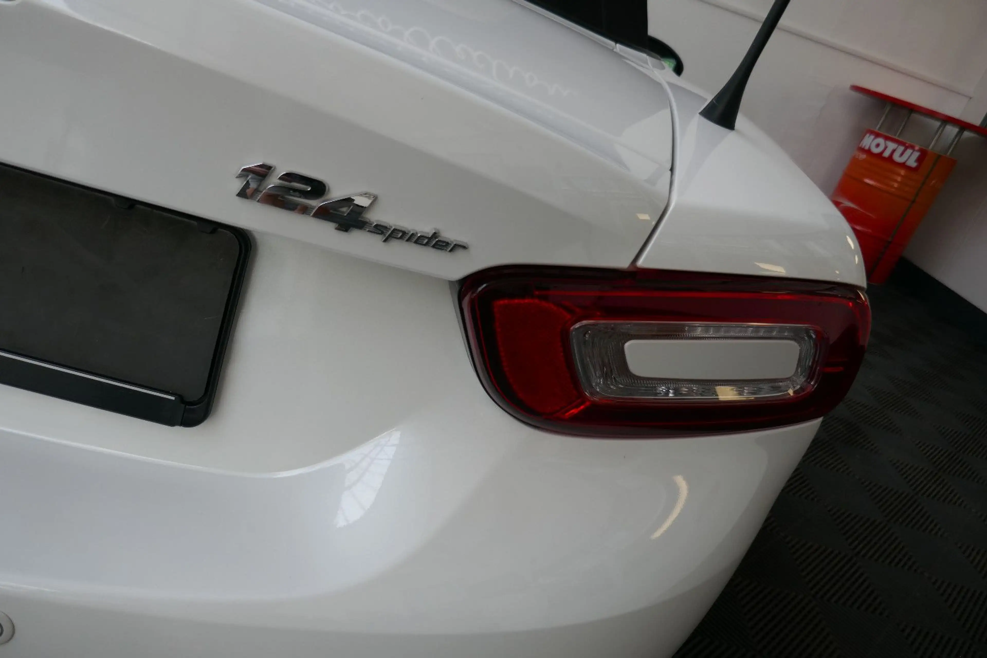 Fiat 124 Spider Lusso S *NAVI*DAB+*LEDR*KAMERA*TOP* — photo 9