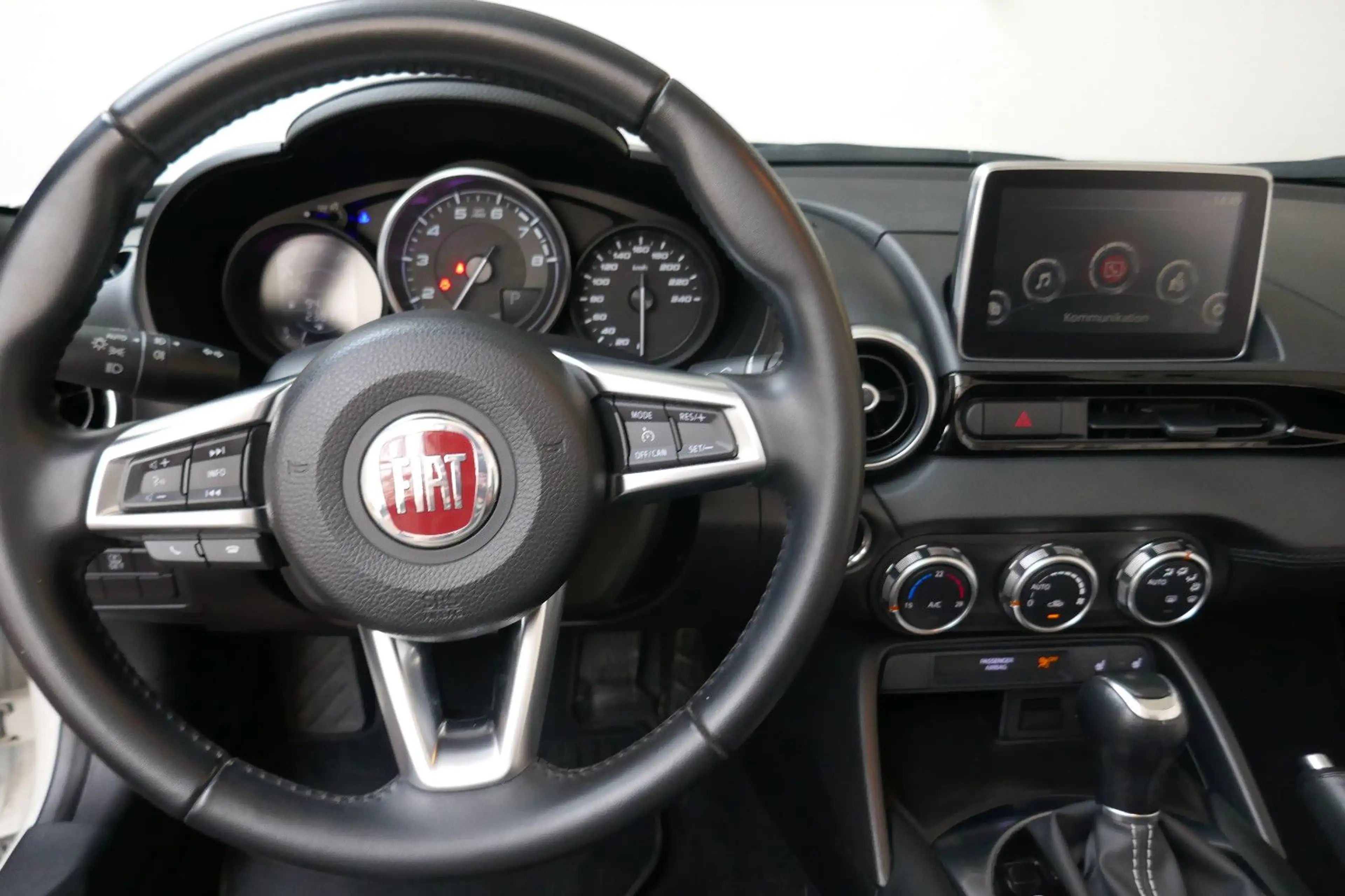 Fiat 124 Spider Lusso S *NAVI*DAB+*LEDR*KAMERA*TOP* — photo 14