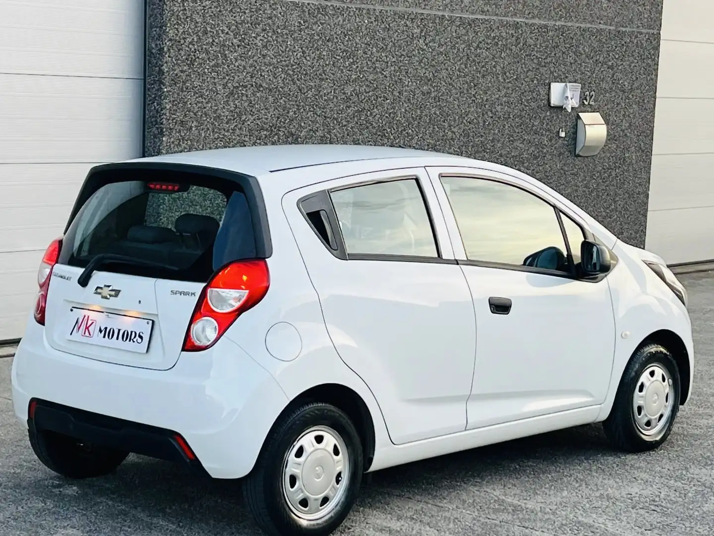 Chevrolet Spark 1.0i ESSENCE GARANTIE 12MOIS EURO5 1'ERMAIN Wit - 2