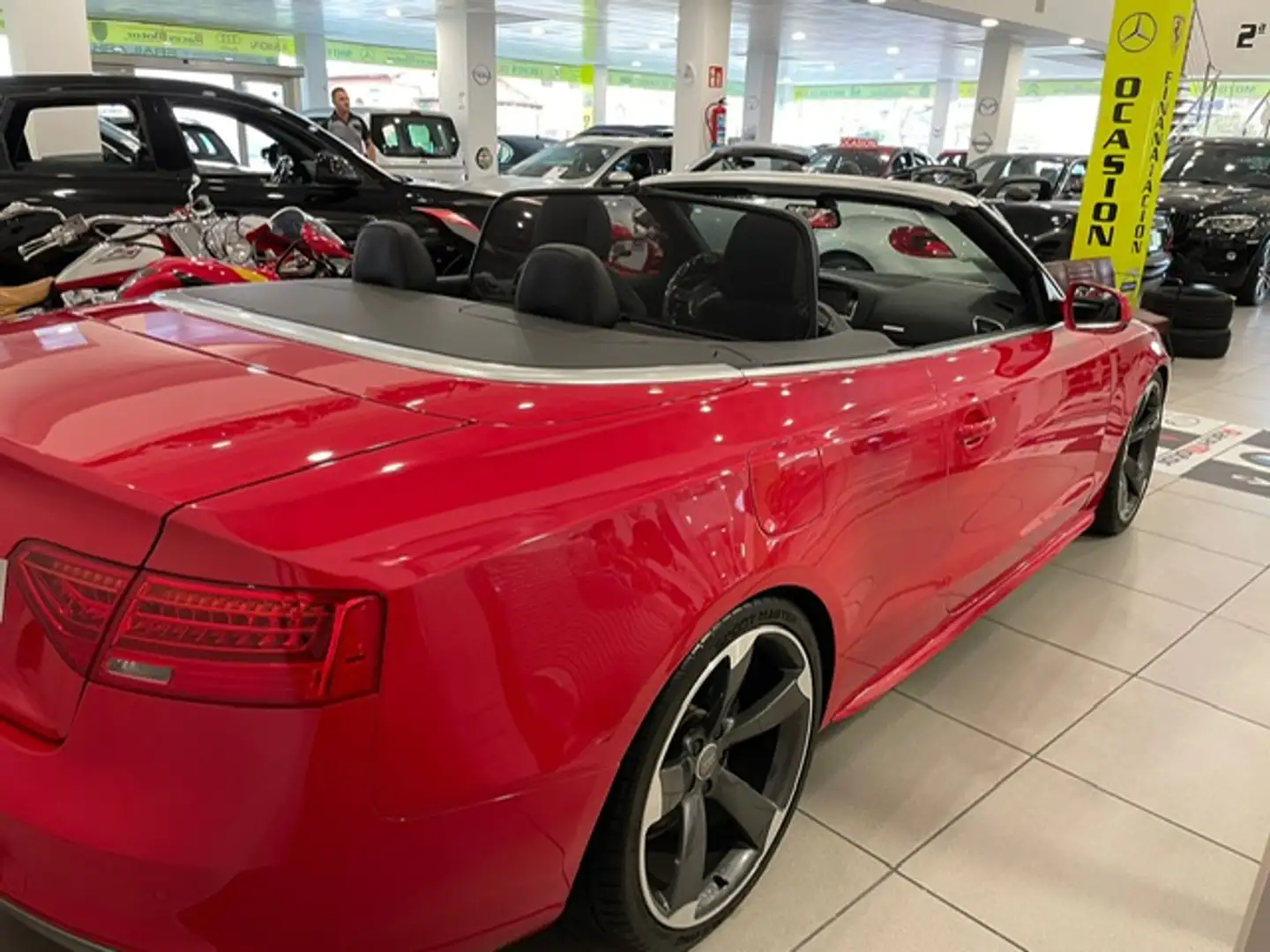 Audi A5 Cabrio 3.0TDI quattro S-Tronic 245 Rood - 2