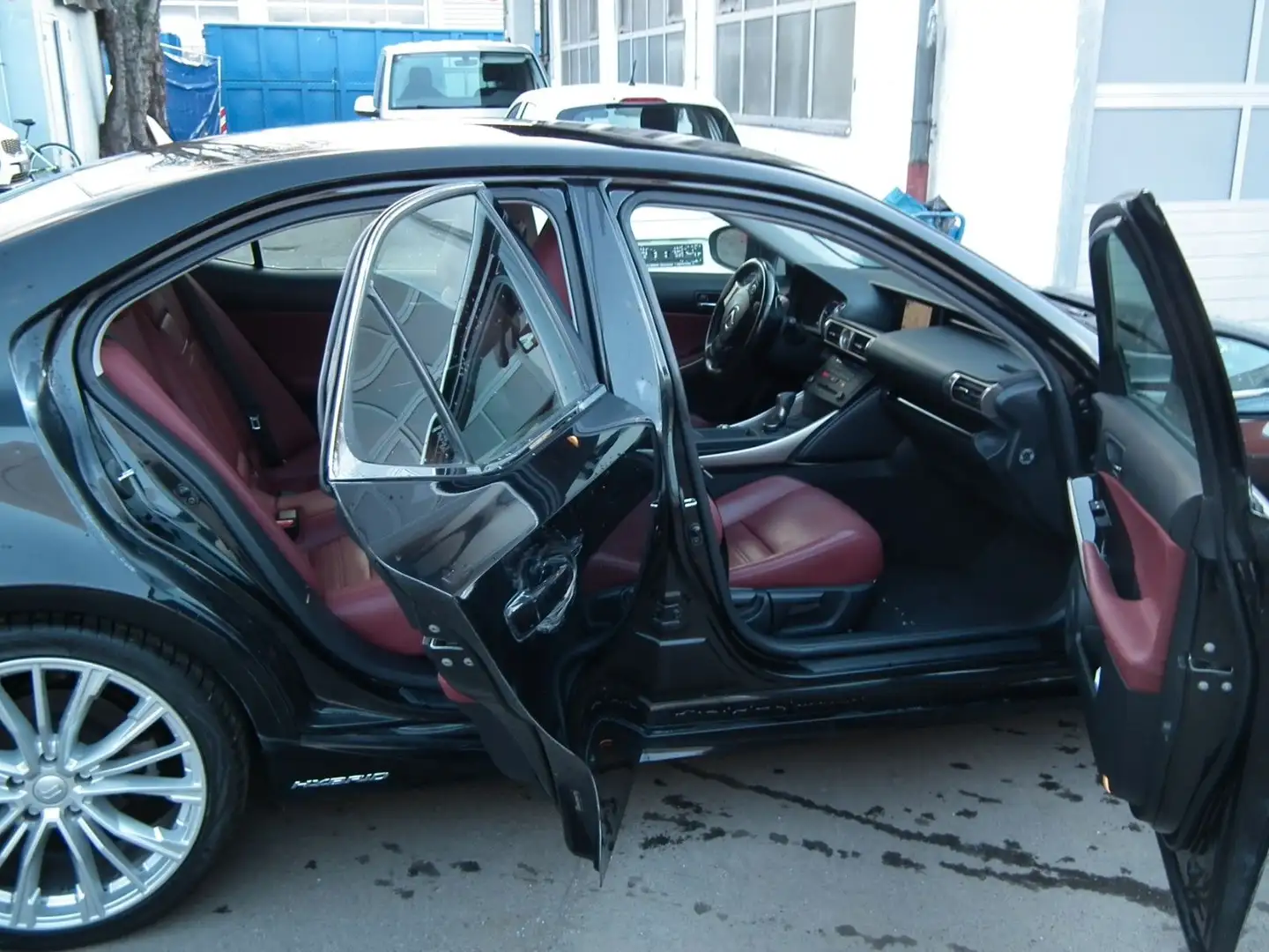 Lexus IS 300 Hybrid Чорний - 1
