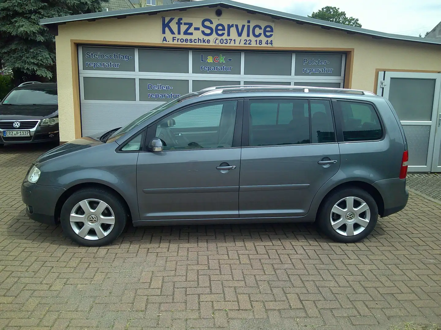 Volkswagen Touran 2.0 TDI Highline  TÜV Neu  7 Sitze Grau - 1